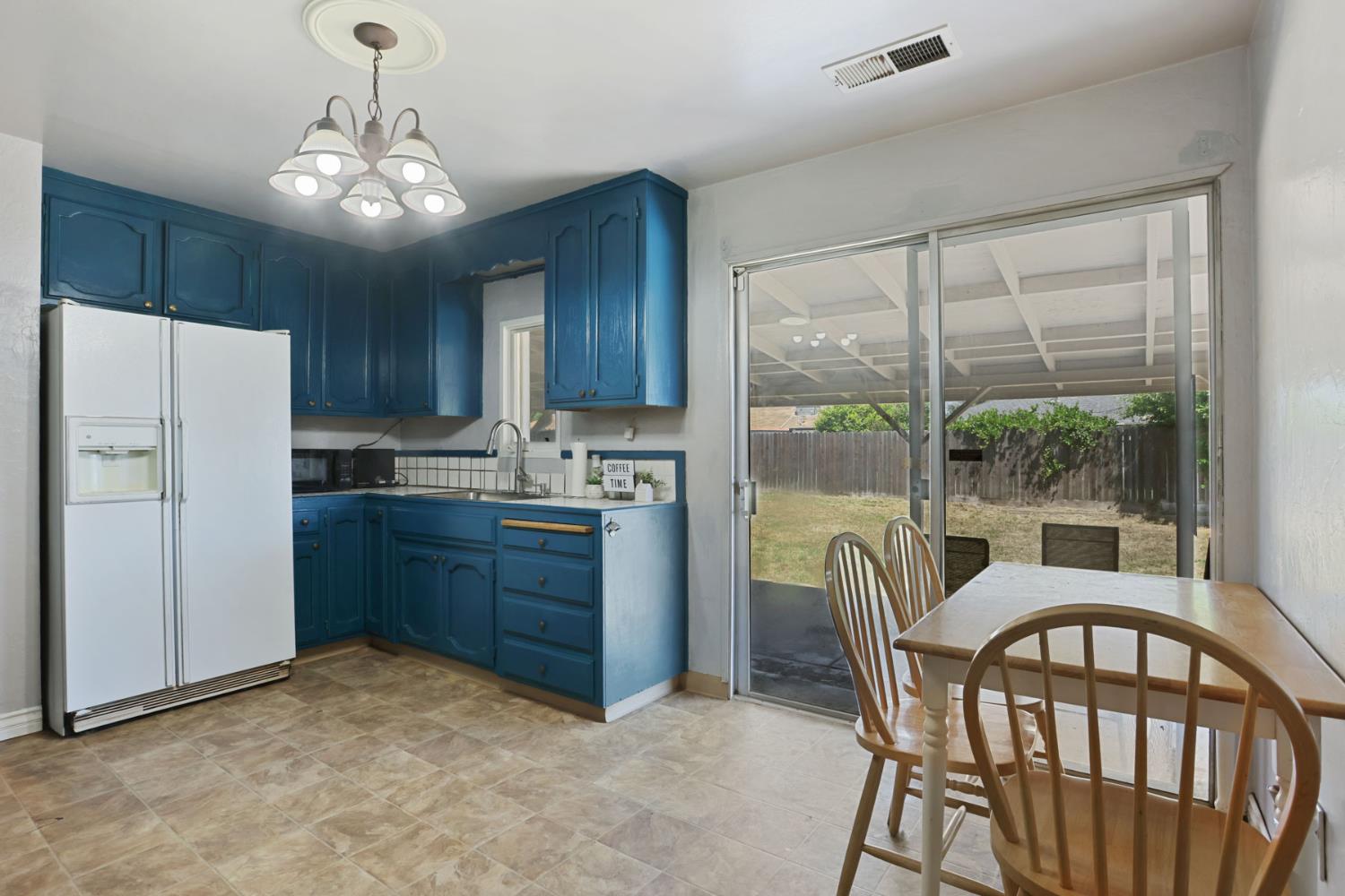 651 Pine St, Manteca, CA 95336