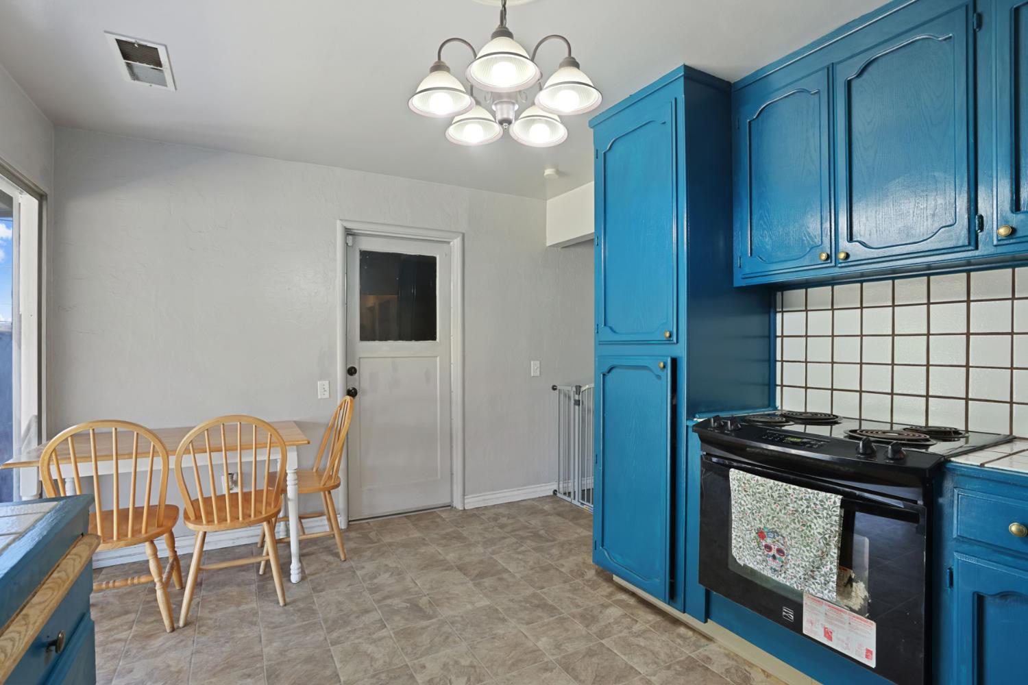 651 Pine St, Manteca, CA 95336