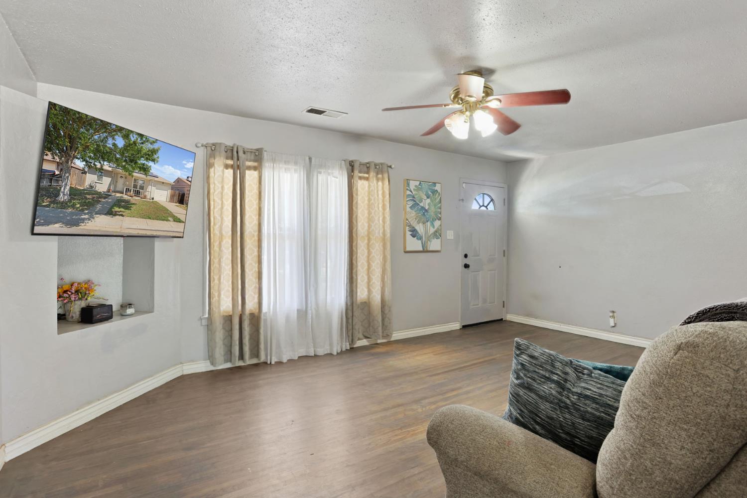 651 Pine St, Manteca, CA 95336