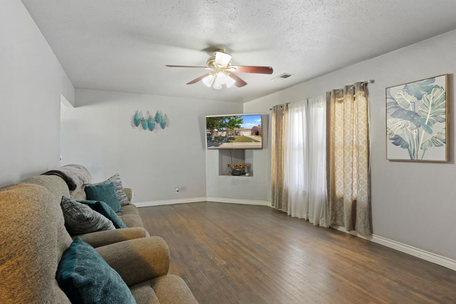 651 Pine St, Manteca, CA 95336