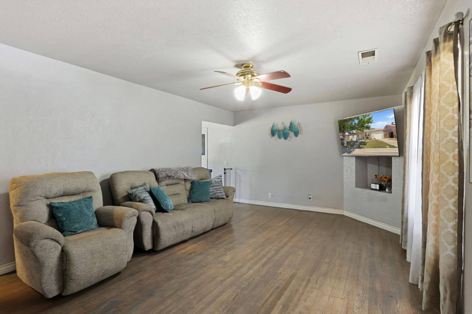 651 Pine St, Manteca, CA 95336