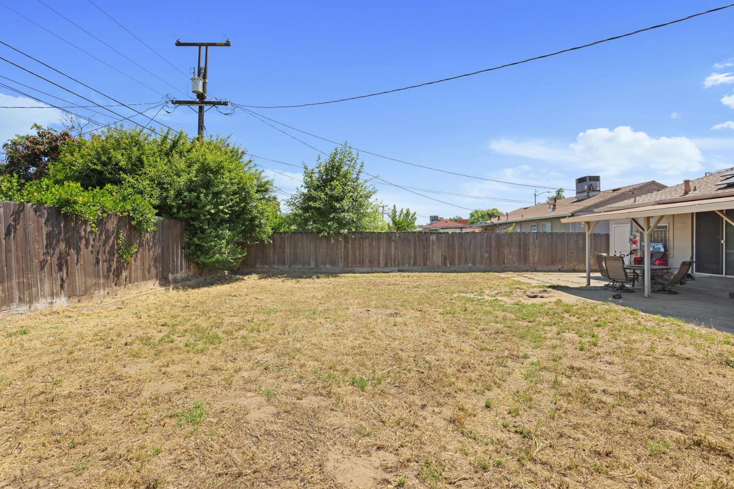 651 Pine St, Manteca, CA 95336