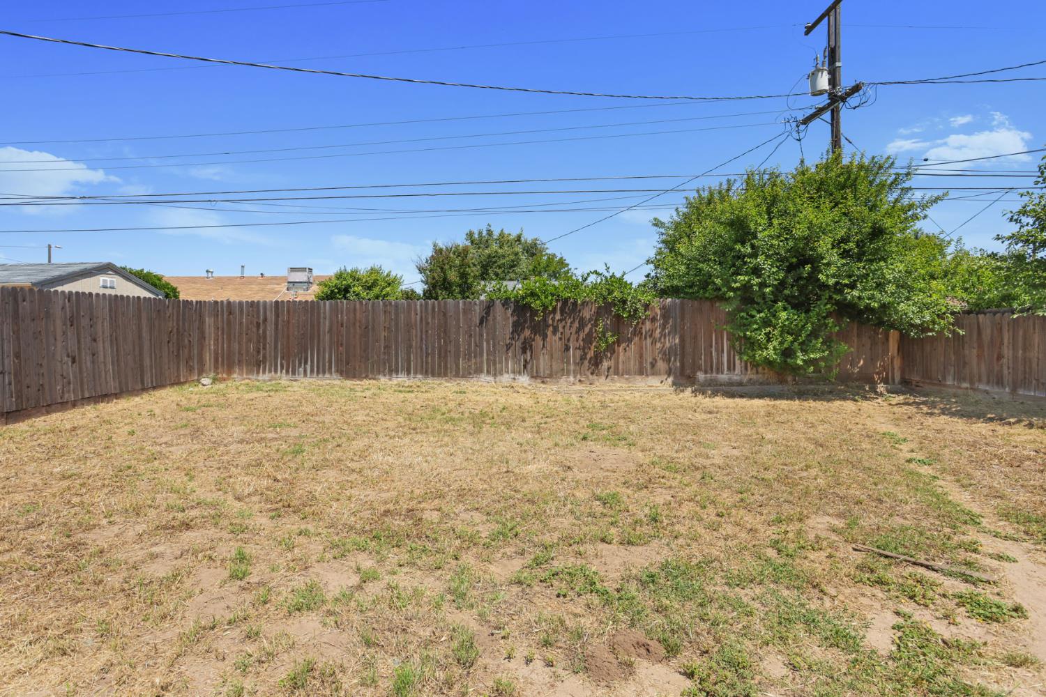 651 Pine St, Manteca, CA 95336