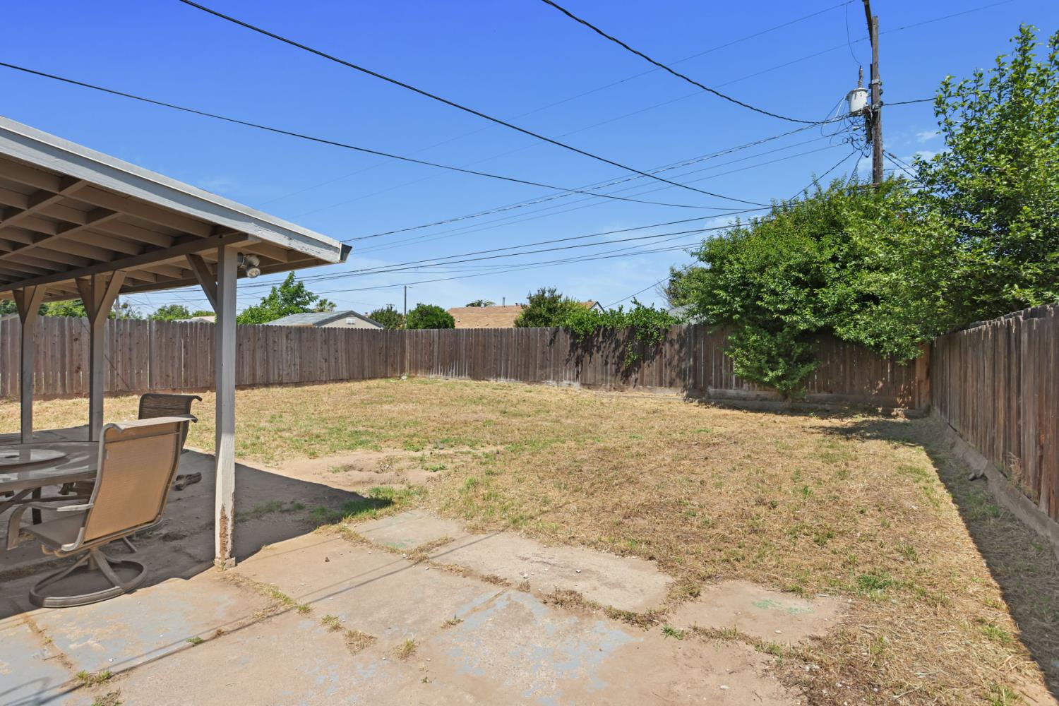 651 Pine St, Manteca, CA 95336