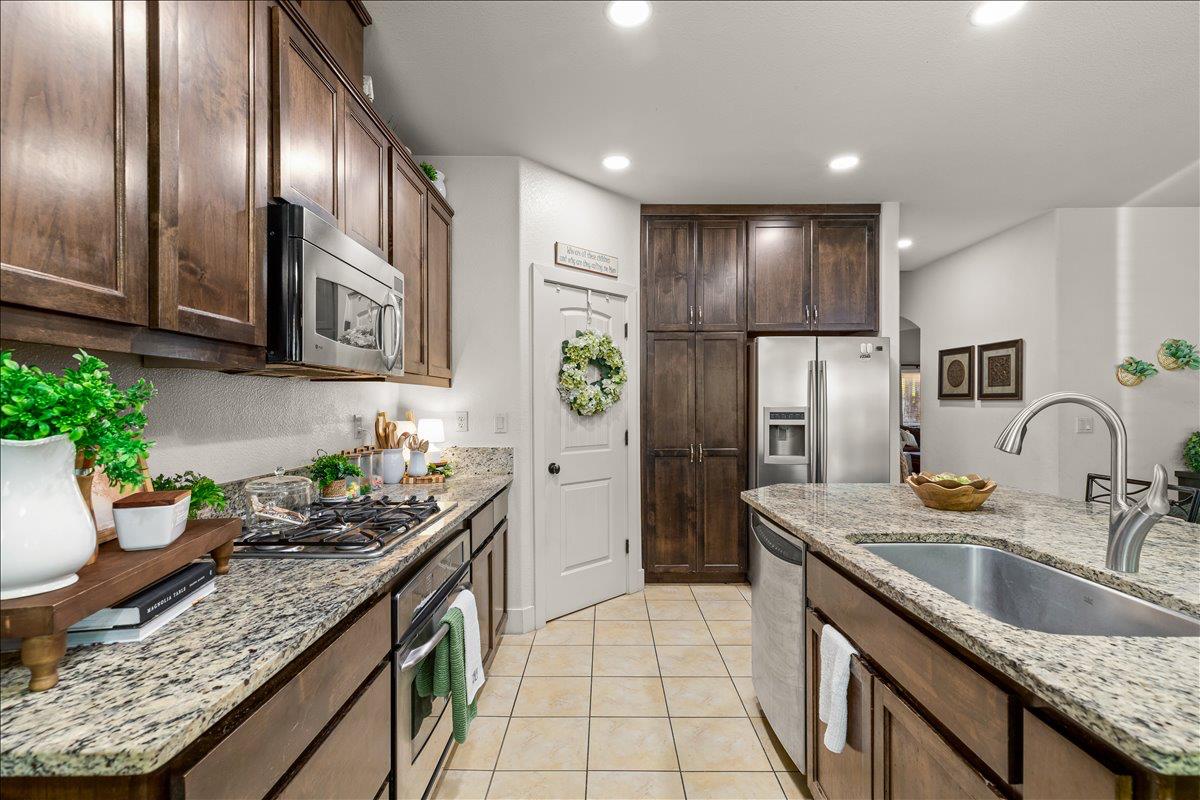 3100 Amos Ct, Modesto, CA 95355