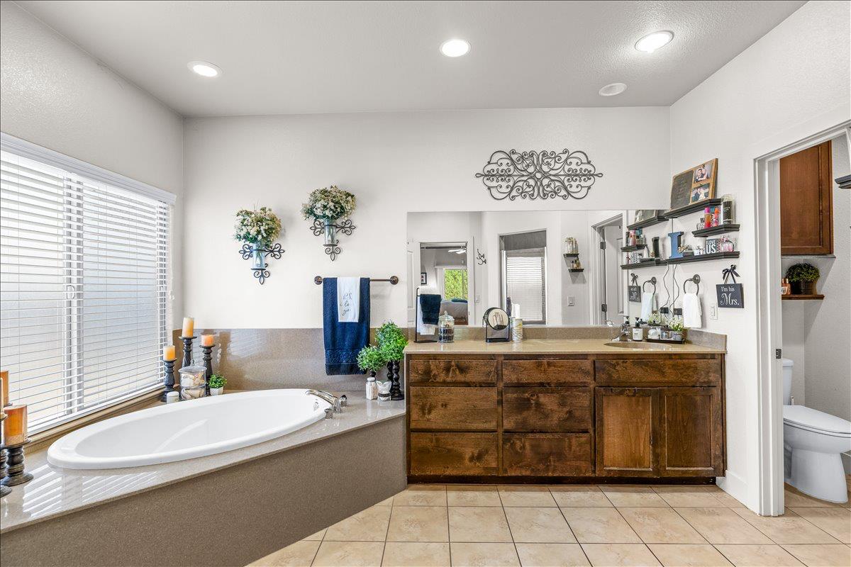 3100 Amos Ct, Modesto, CA 95355