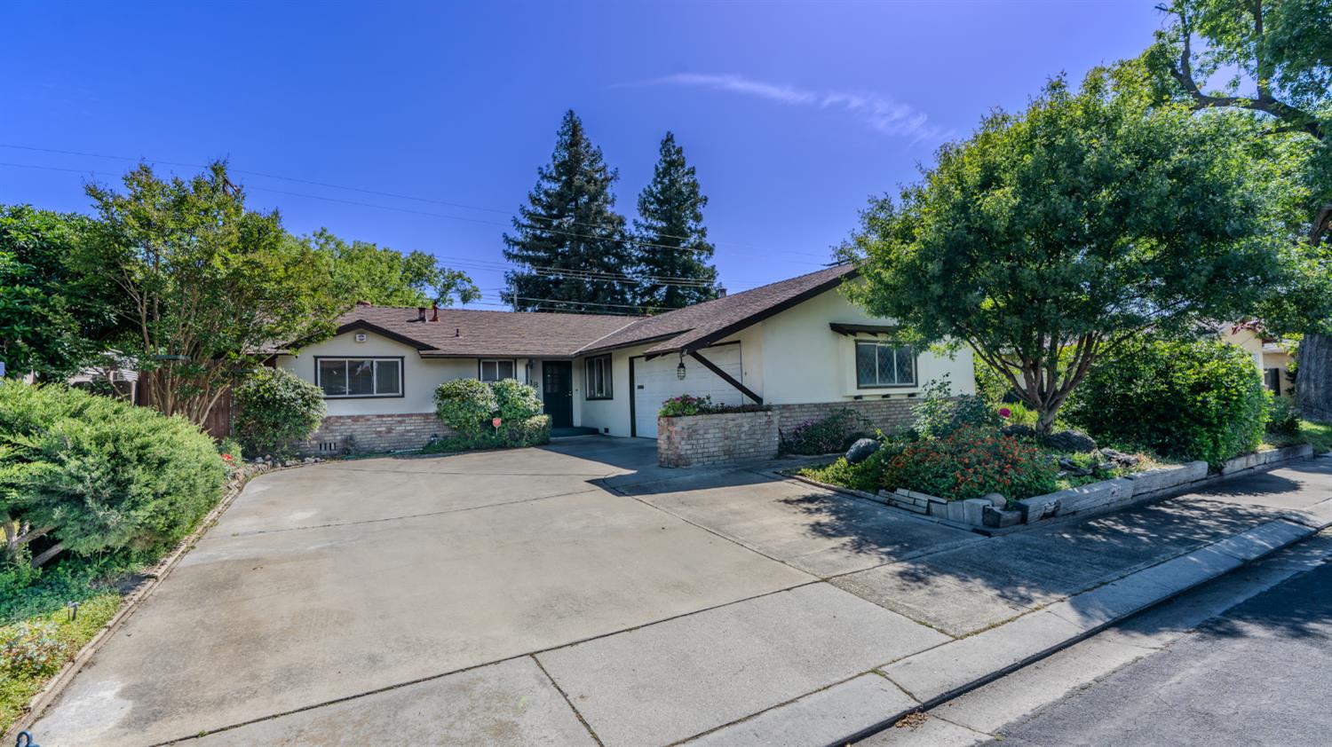 1618 Oakwood Dr, Modesto, CA 95350