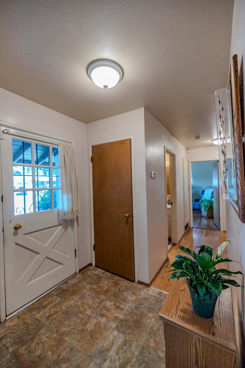 1618 Oakwood Dr, Modesto, CA 95350