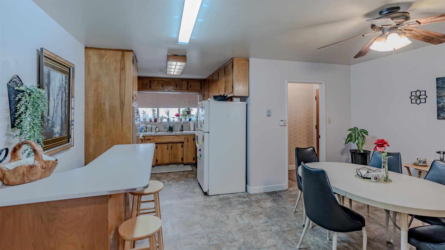 1618 Oakwood Dr, Modesto, CA 95350