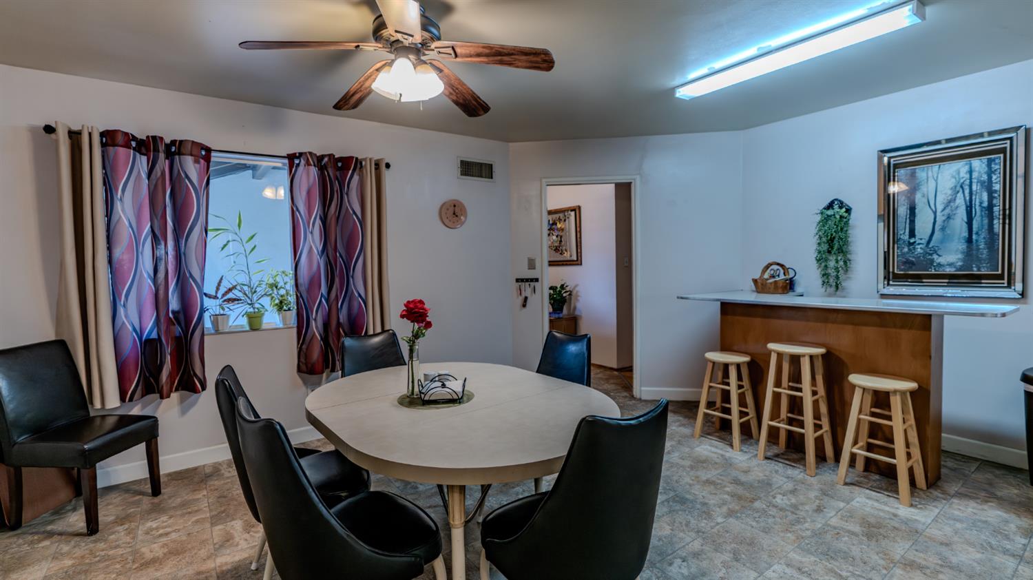 1618 Oakwood Dr, Modesto, CA 95350