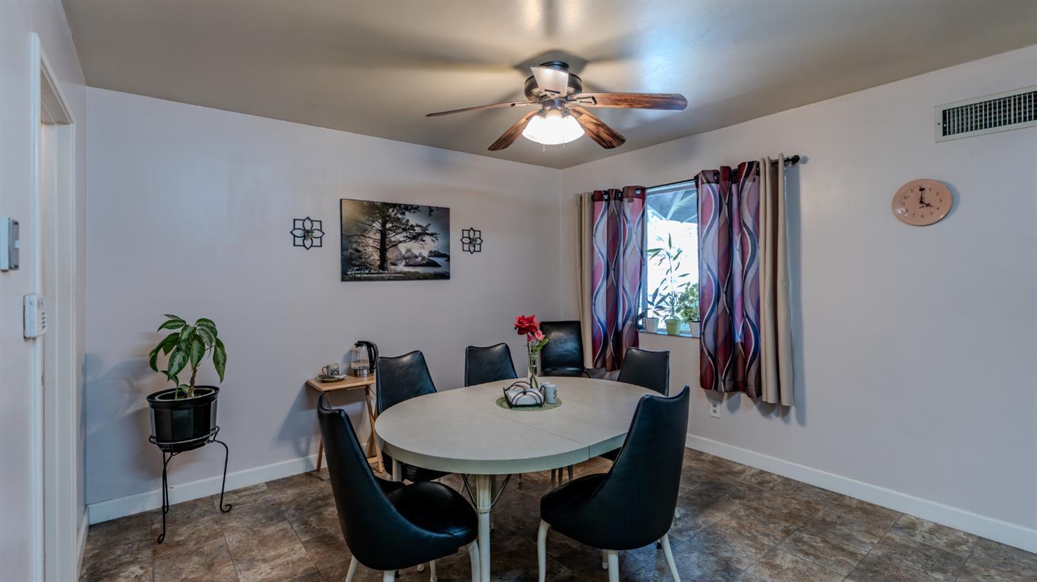 1618 Oakwood Dr, Modesto, CA 95350