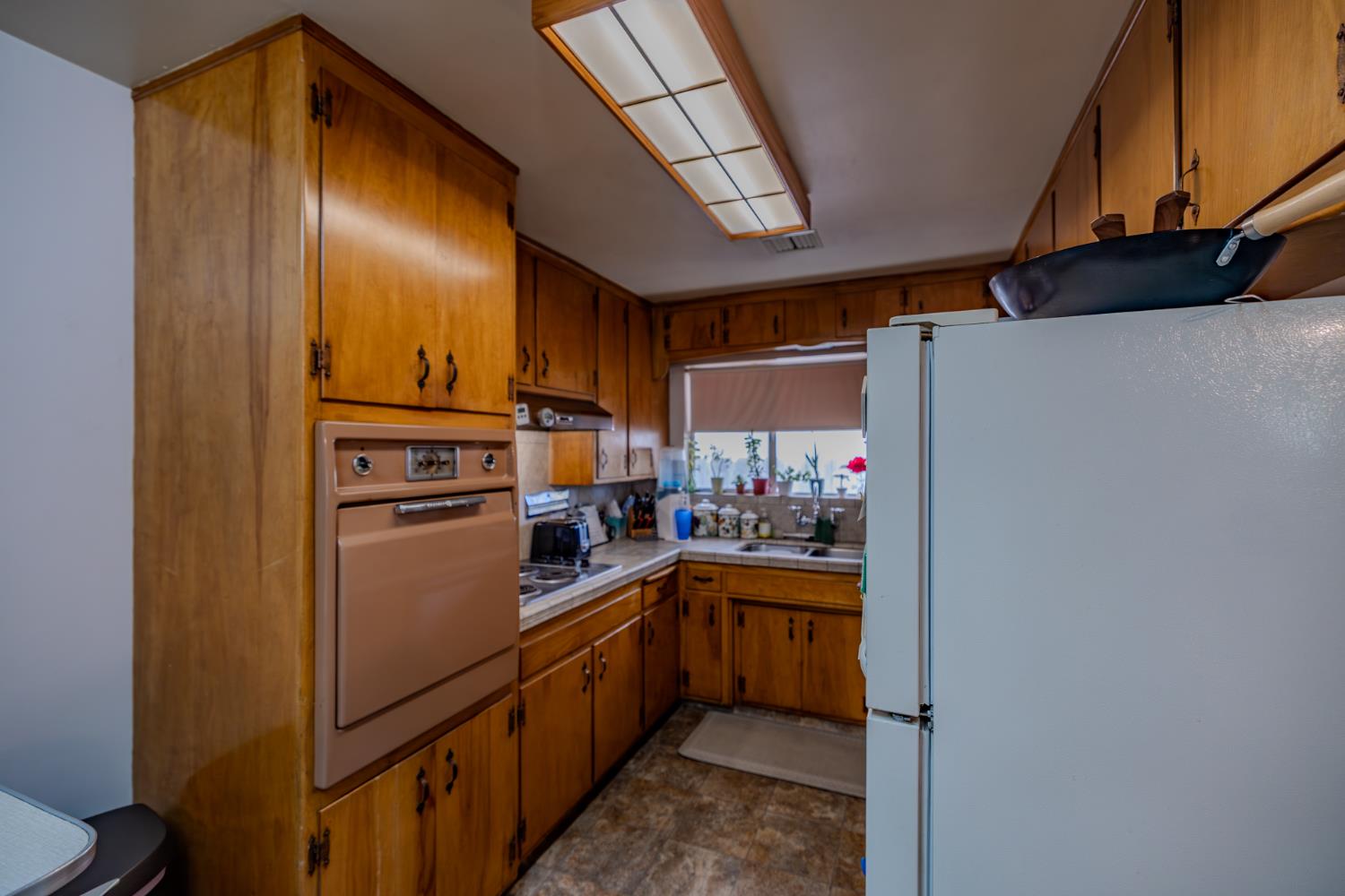 1618 Oakwood Dr, Modesto, CA 95350