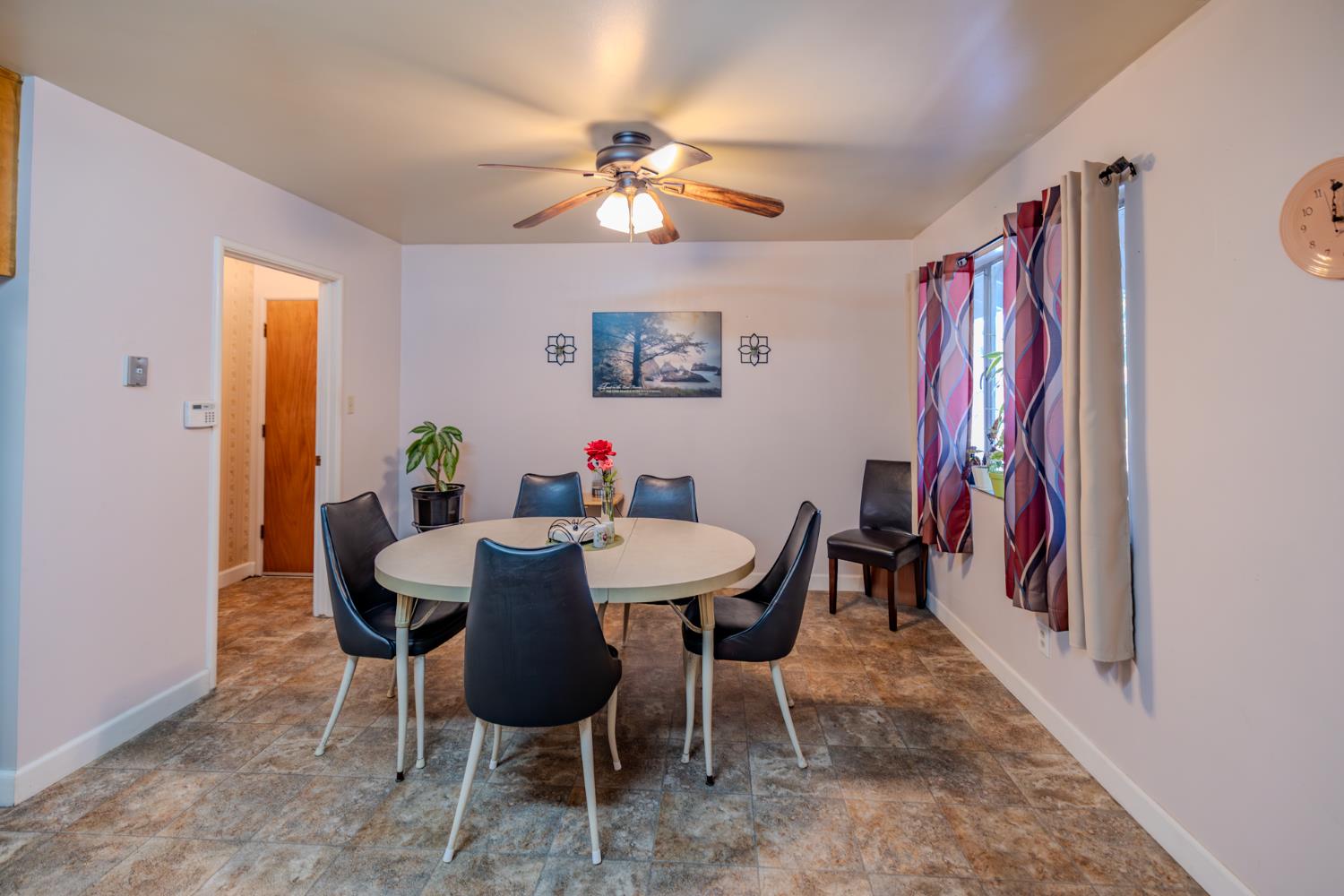 1618 Oakwood Dr, Modesto, CA 95350