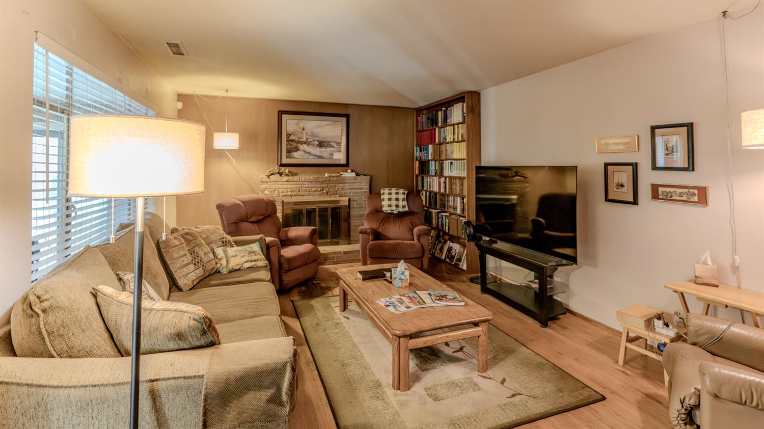 1618 Oakwood Dr, Modesto, CA 95350