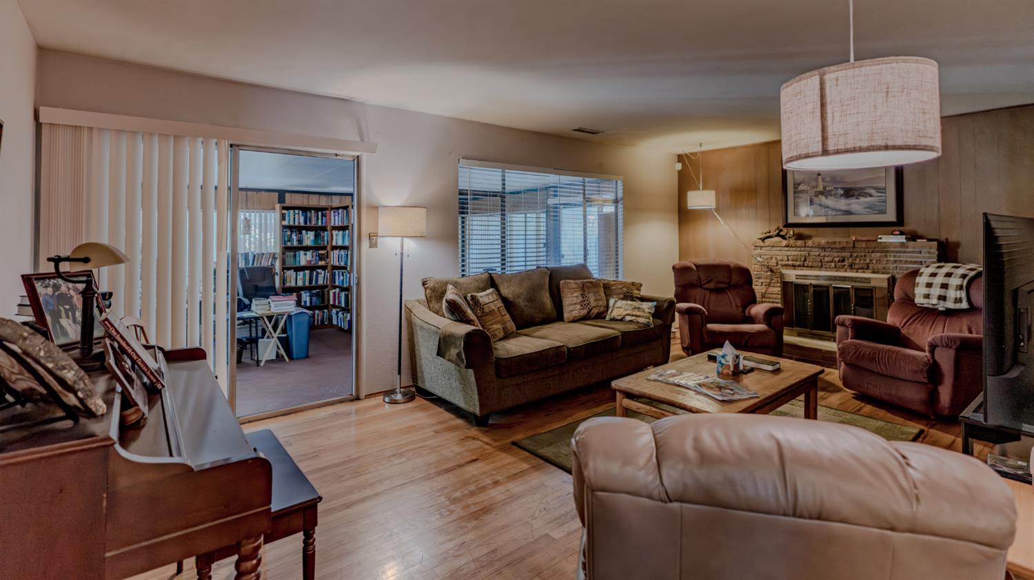 1618 Oakwood Dr, Modesto, CA 95350