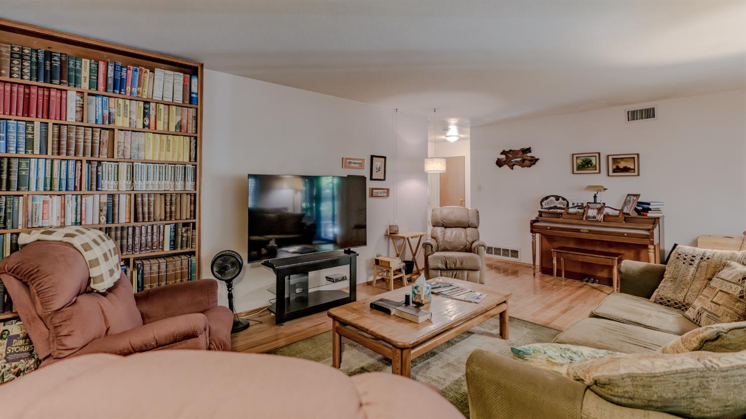 1618 Oakwood Dr, Modesto, CA 95350