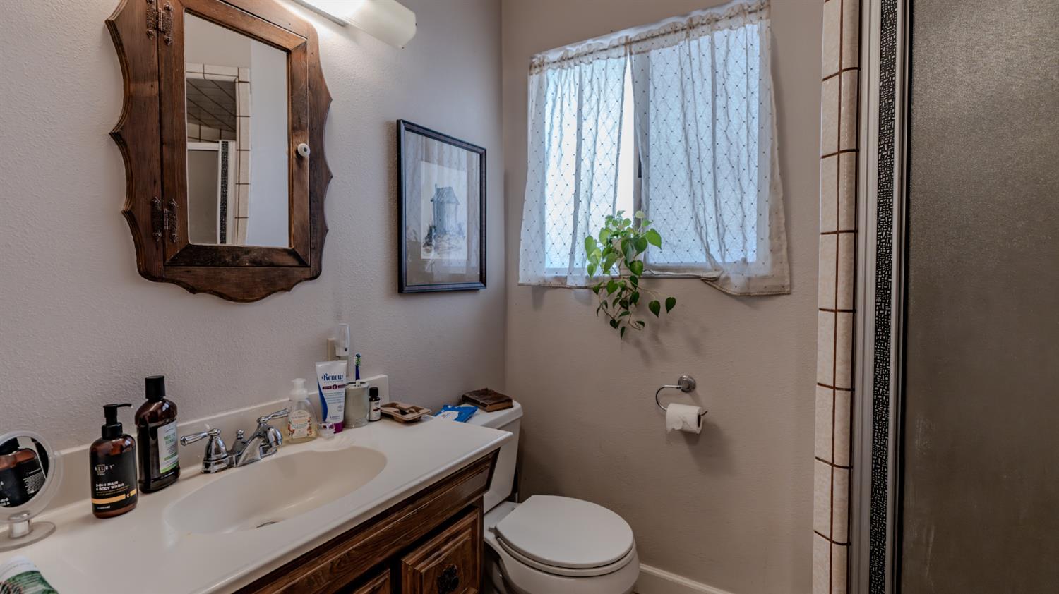 1618 Oakwood Dr, Modesto, CA 95350