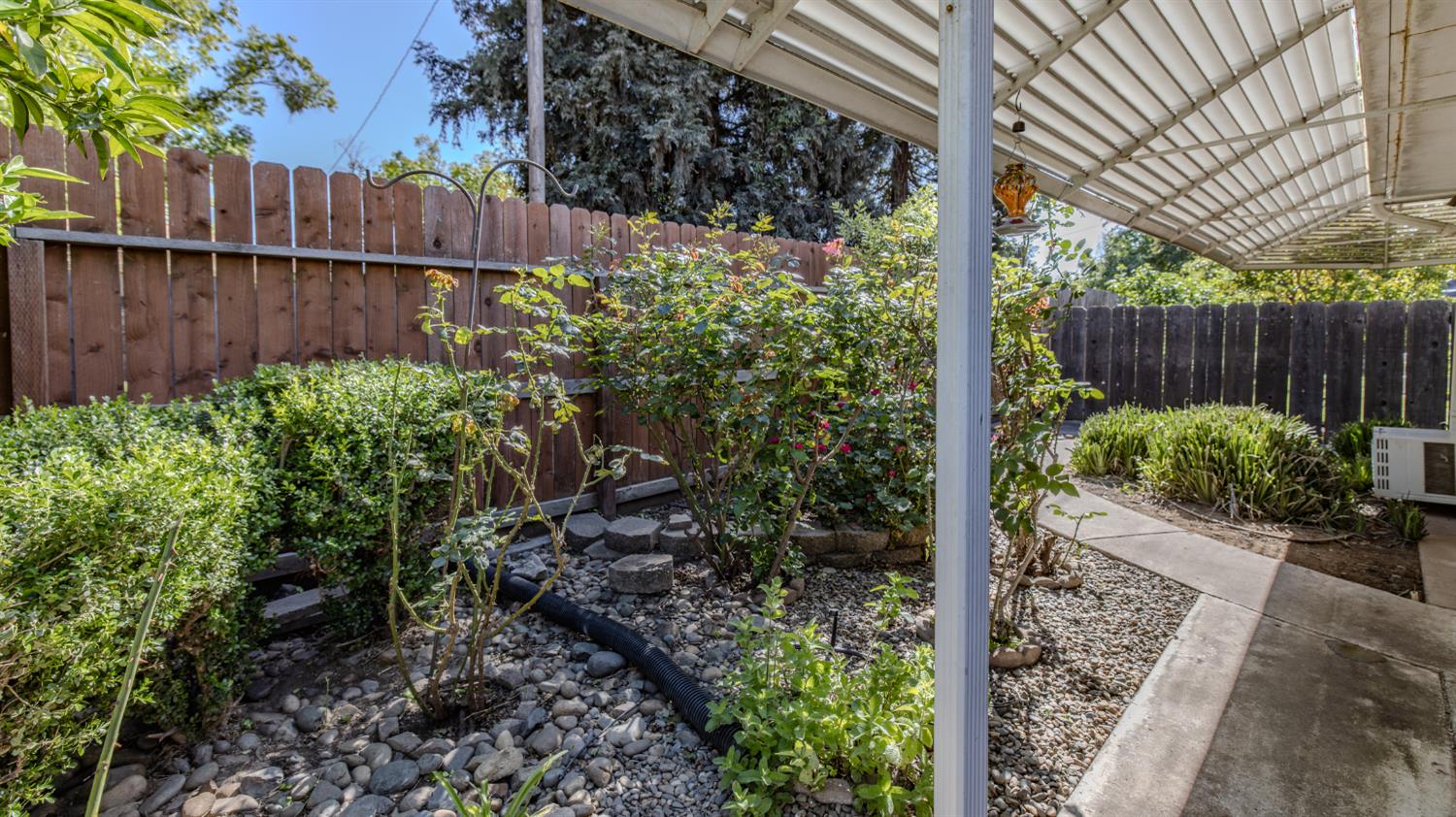 1618 Oakwood Dr, Modesto, CA 95350