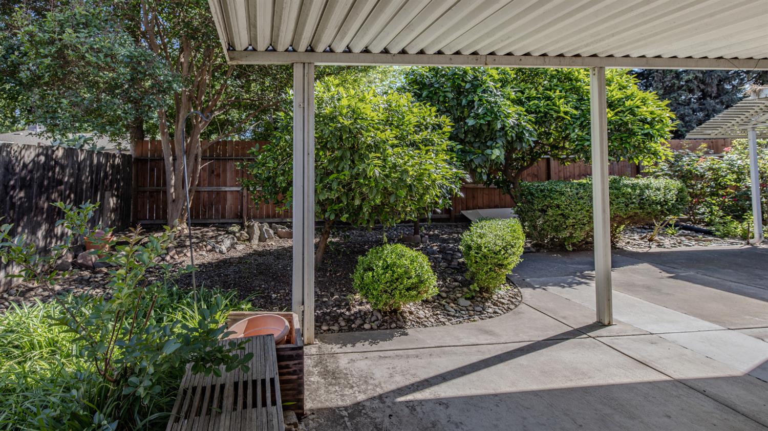 1618 Oakwood Dr, Modesto, CA 95350