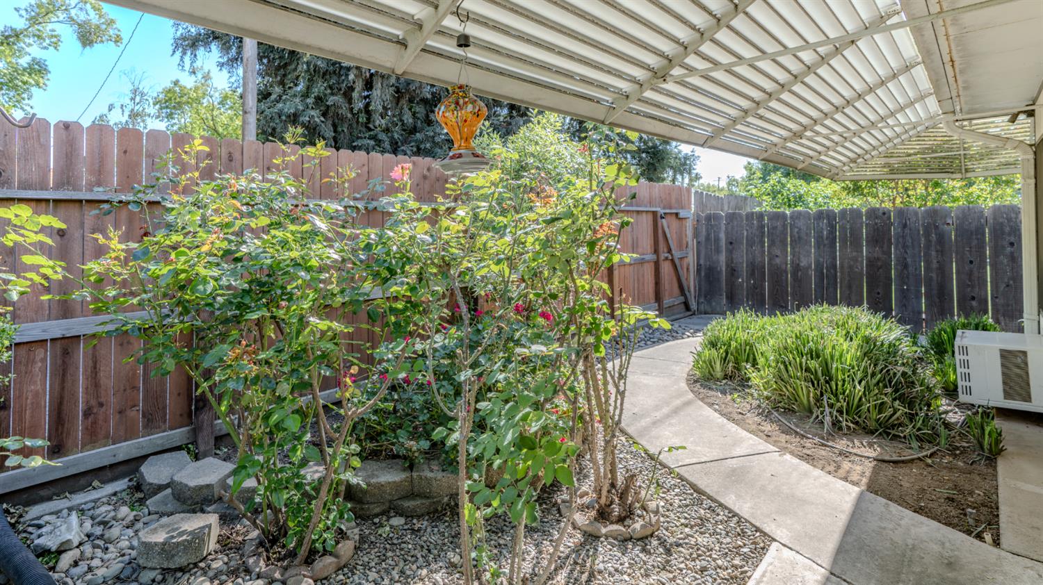 1618 Oakwood Dr, Modesto, CA 95350