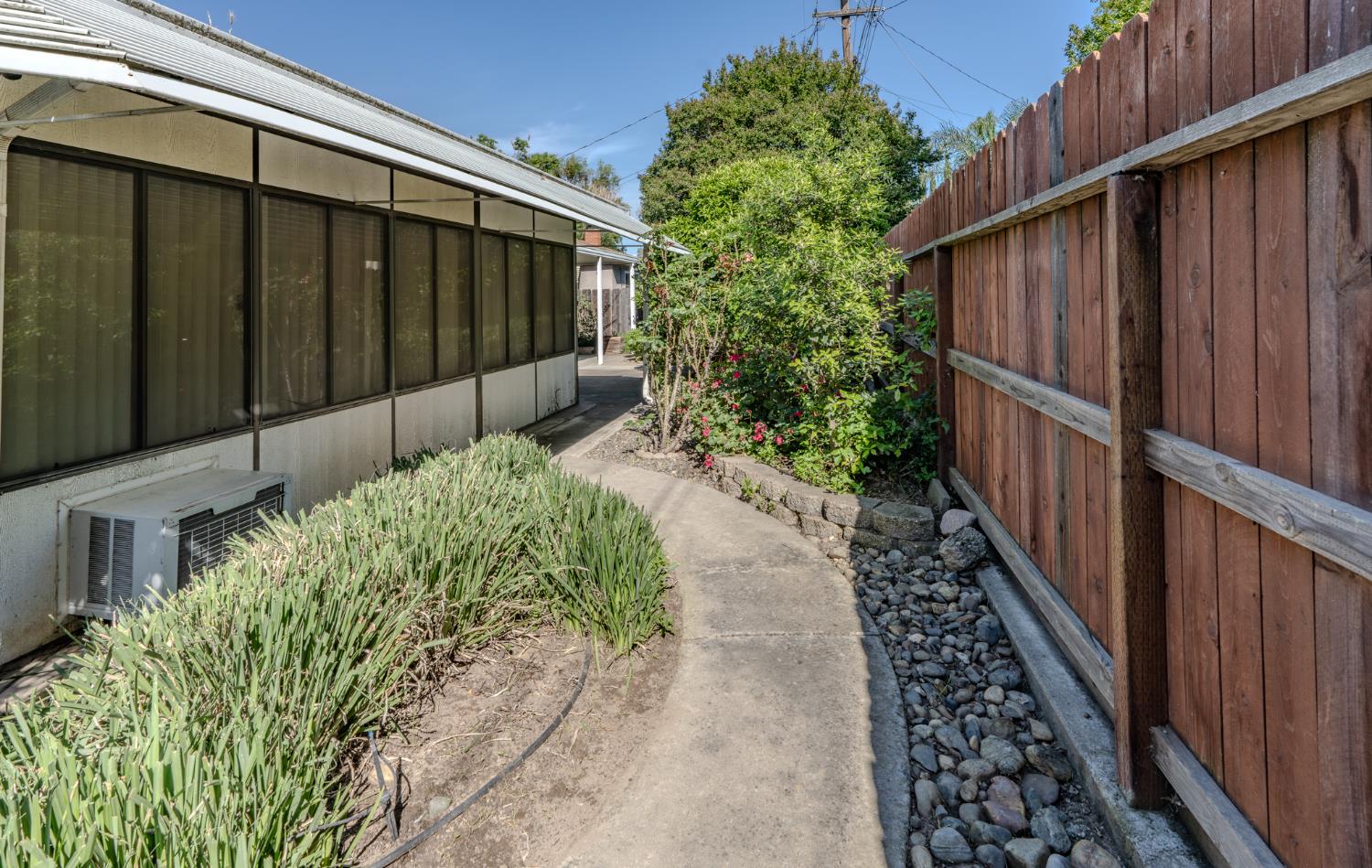 1618 Oakwood Dr, Modesto, CA 95350