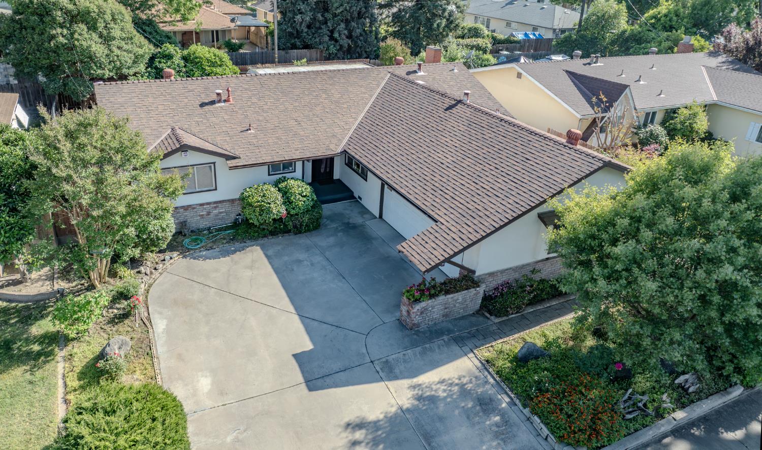 1618 Oakwood Dr, Modesto, CA 95350