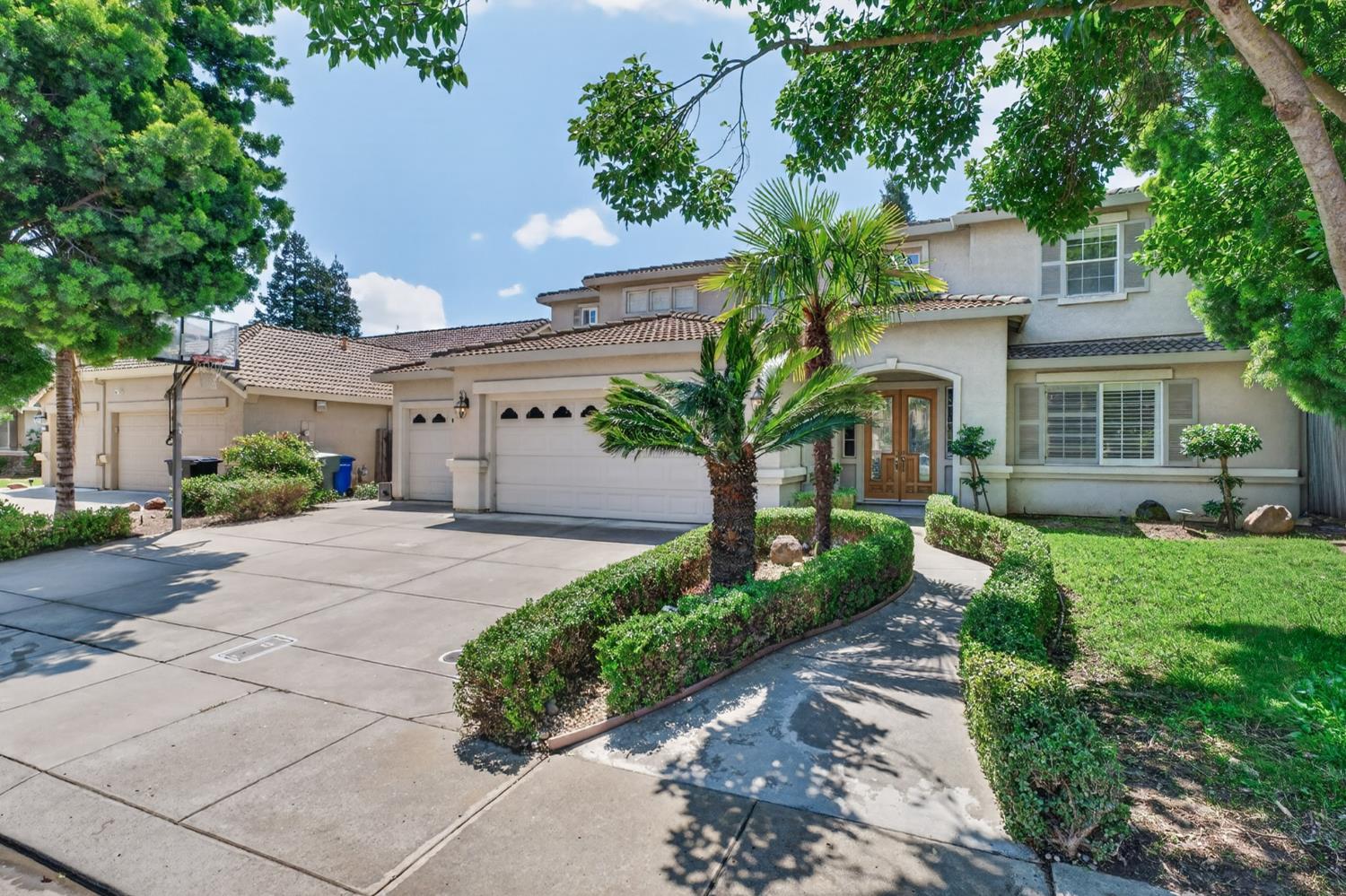 2116 E 2116 Steinbeck Dr Dr, Modesto, CA 95356