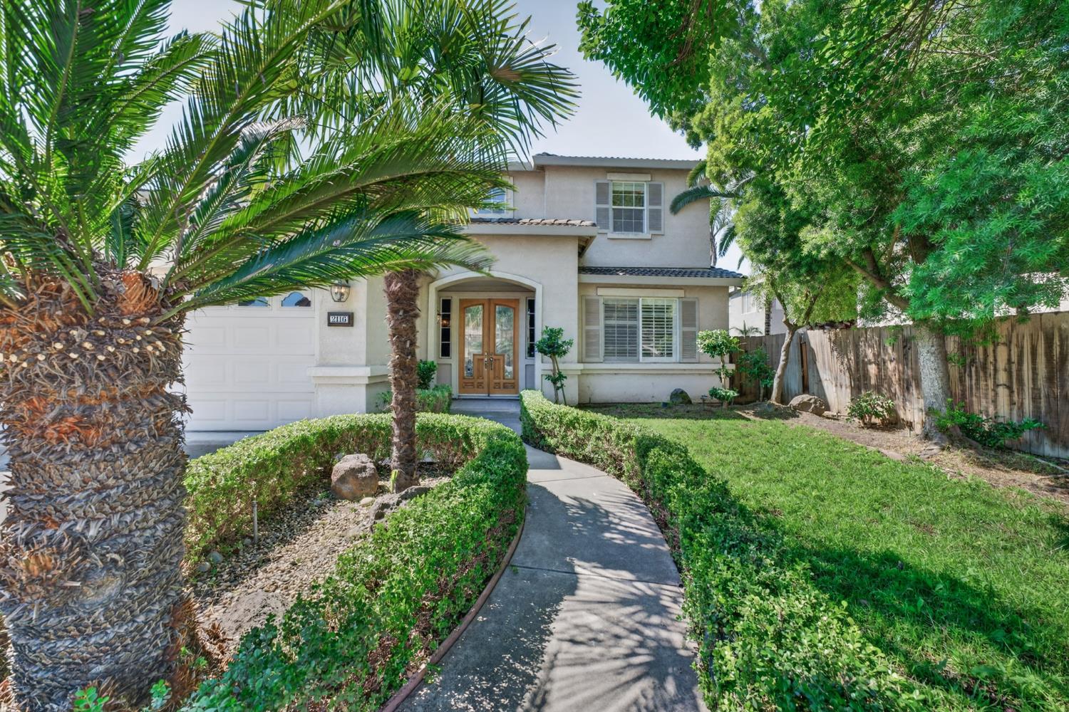 2116 E 2116 Steinbeck Dr Dr, Modesto, CA 95356