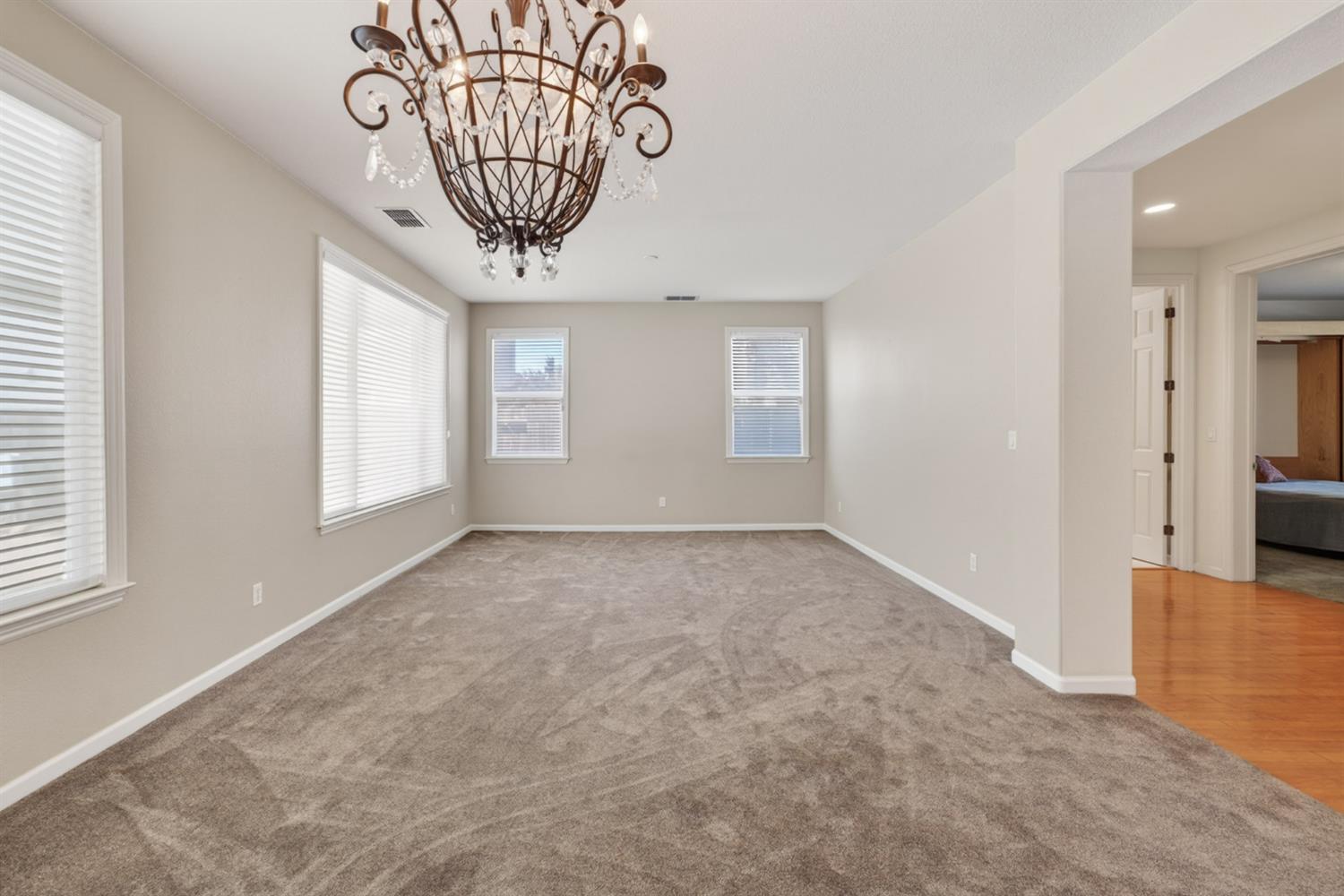 2116 E 2116 Steinbeck Dr Dr, Modesto, CA 95356