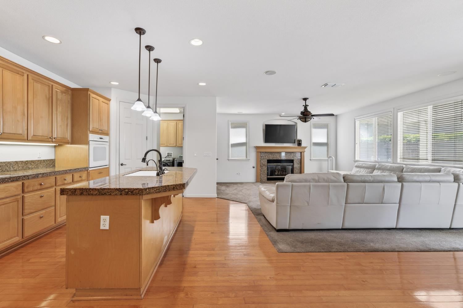 2116 E 2116 Steinbeck Dr Dr, Modesto, CA 95356