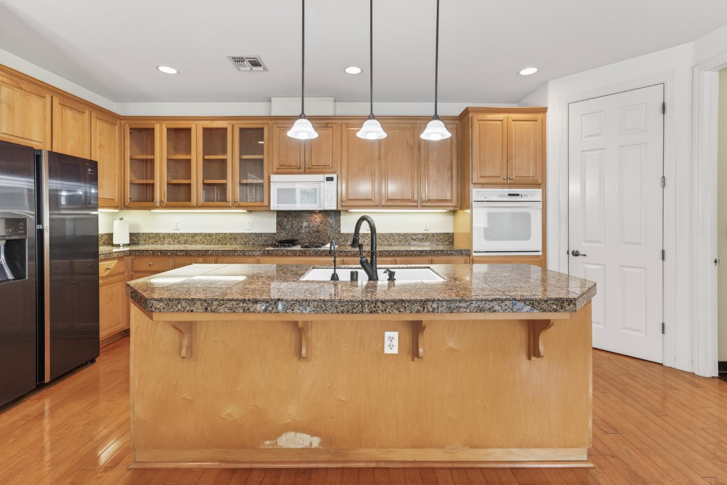 2116 E 2116 Steinbeck Dr Dr, Modesto, CA 95356