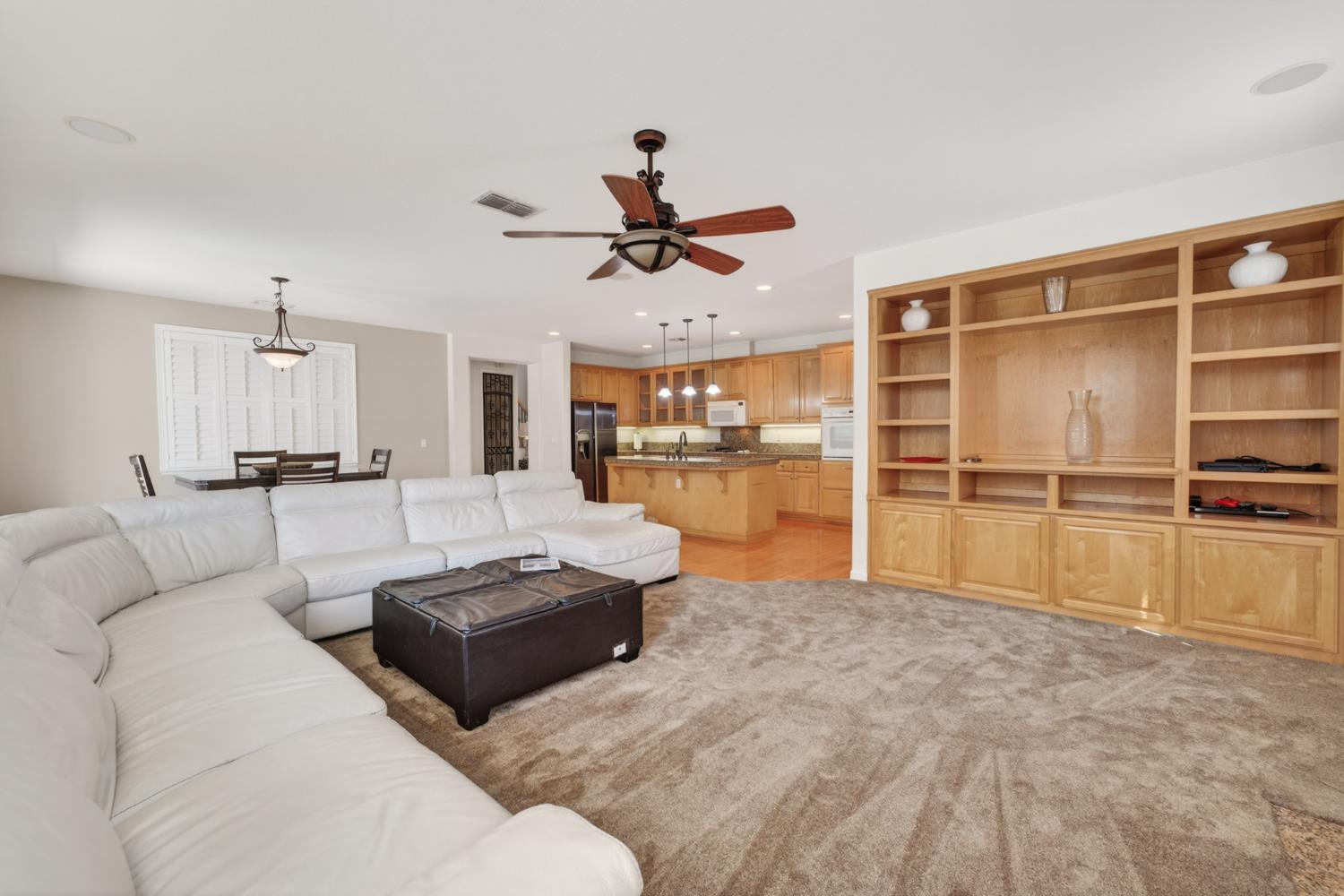 2116 E 2116 Steinbeck Dr Dr, Modesto, CA 95356