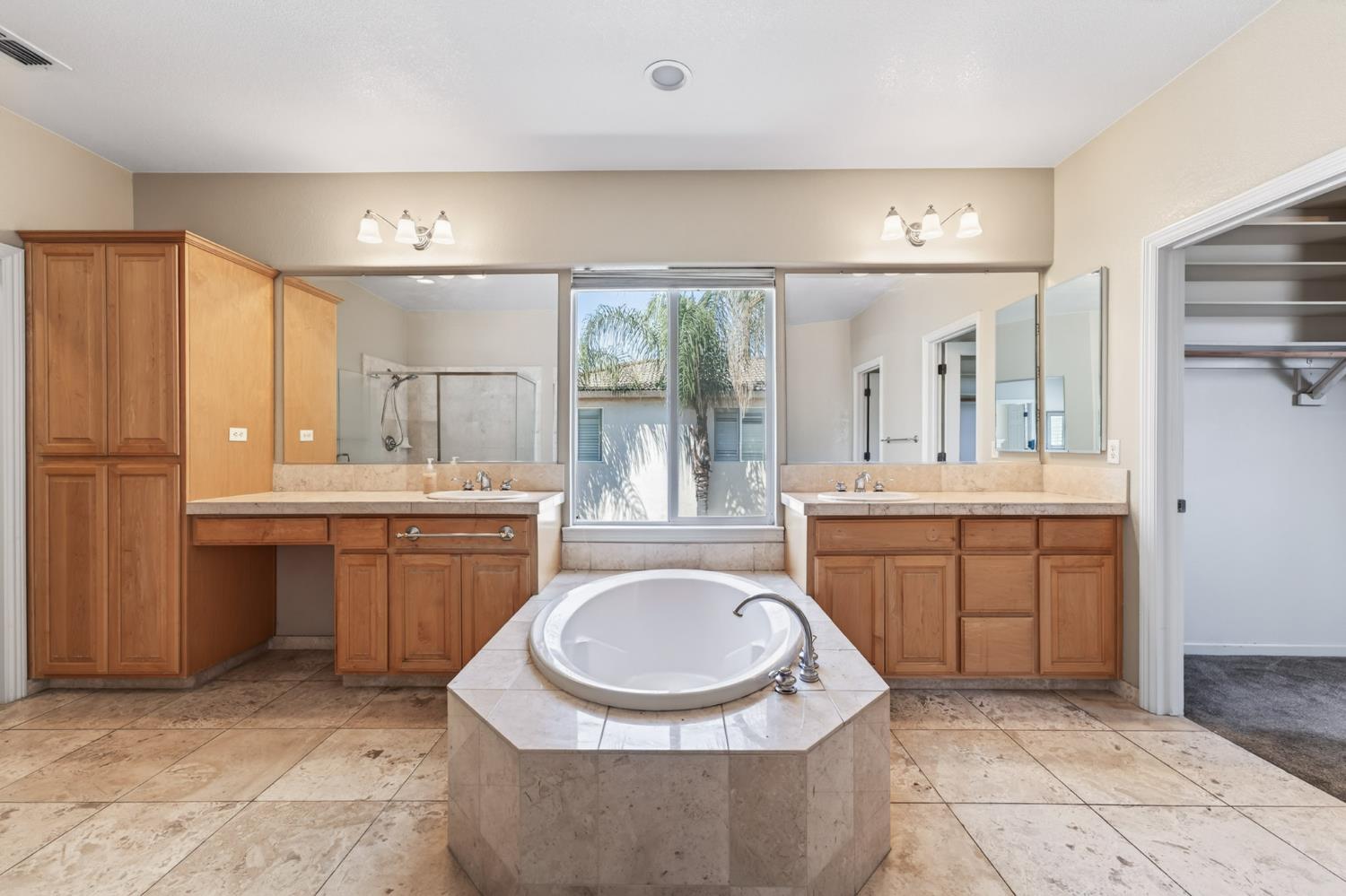 2116 E 2116 Steinbeck Dr Dr, Modesto, CA 95356