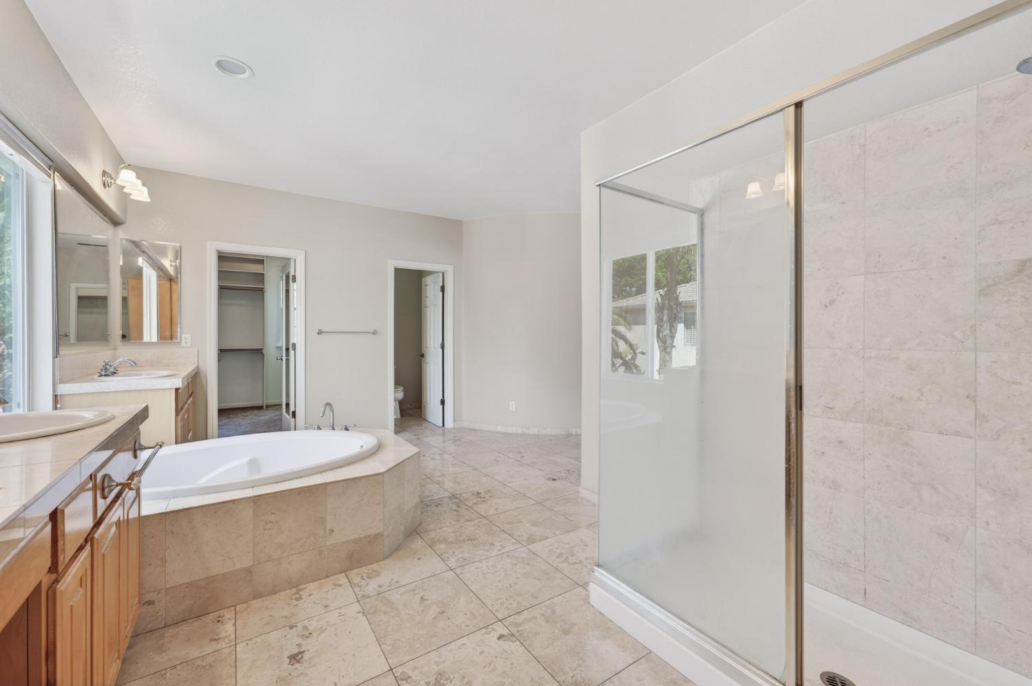 2116 E 2116 Steinbeck Dr Dr, Modesto, CA 95356