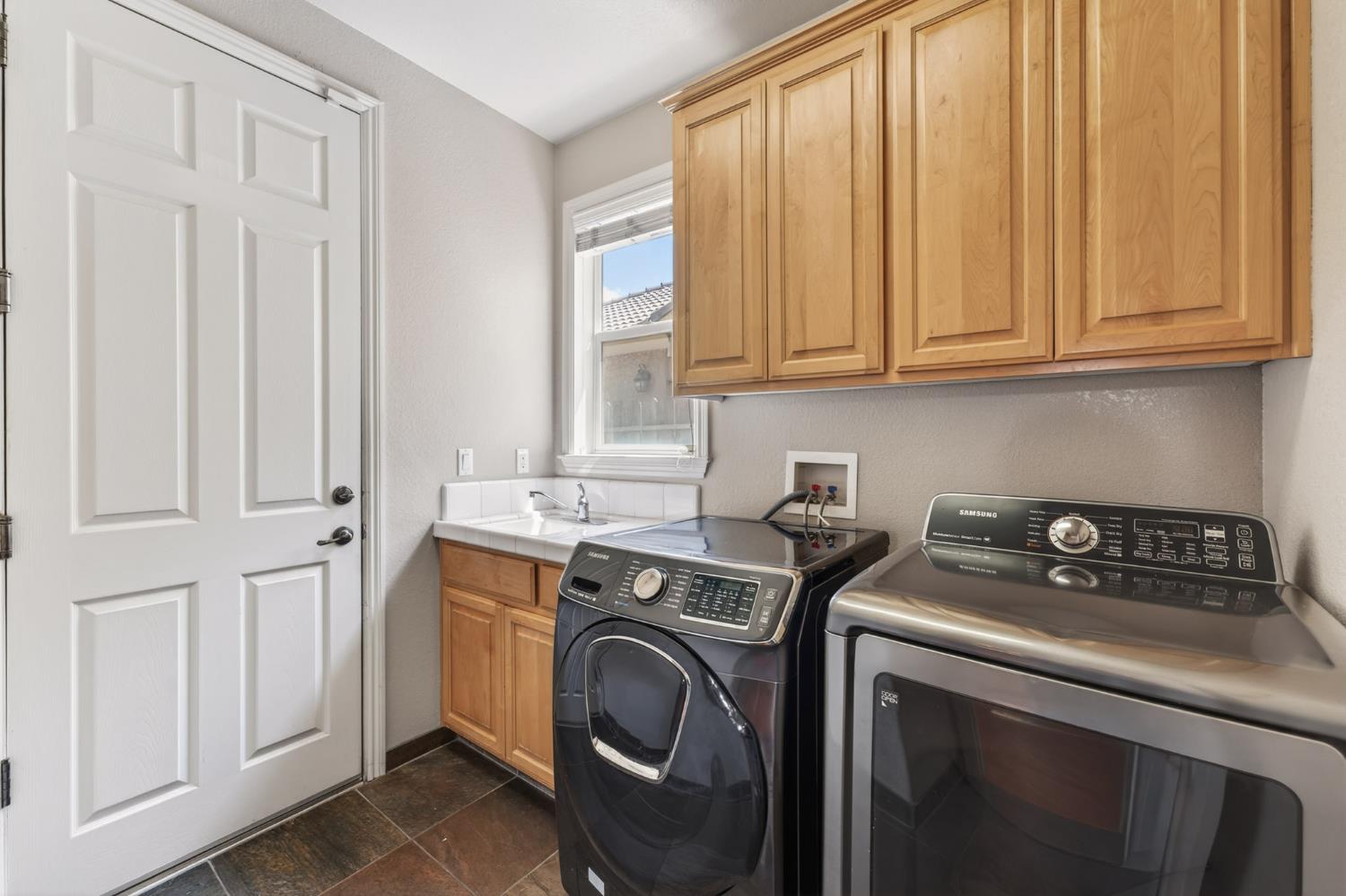 2116 E 2116 Steinbeck Dr Dr, Modesto, CA 95356