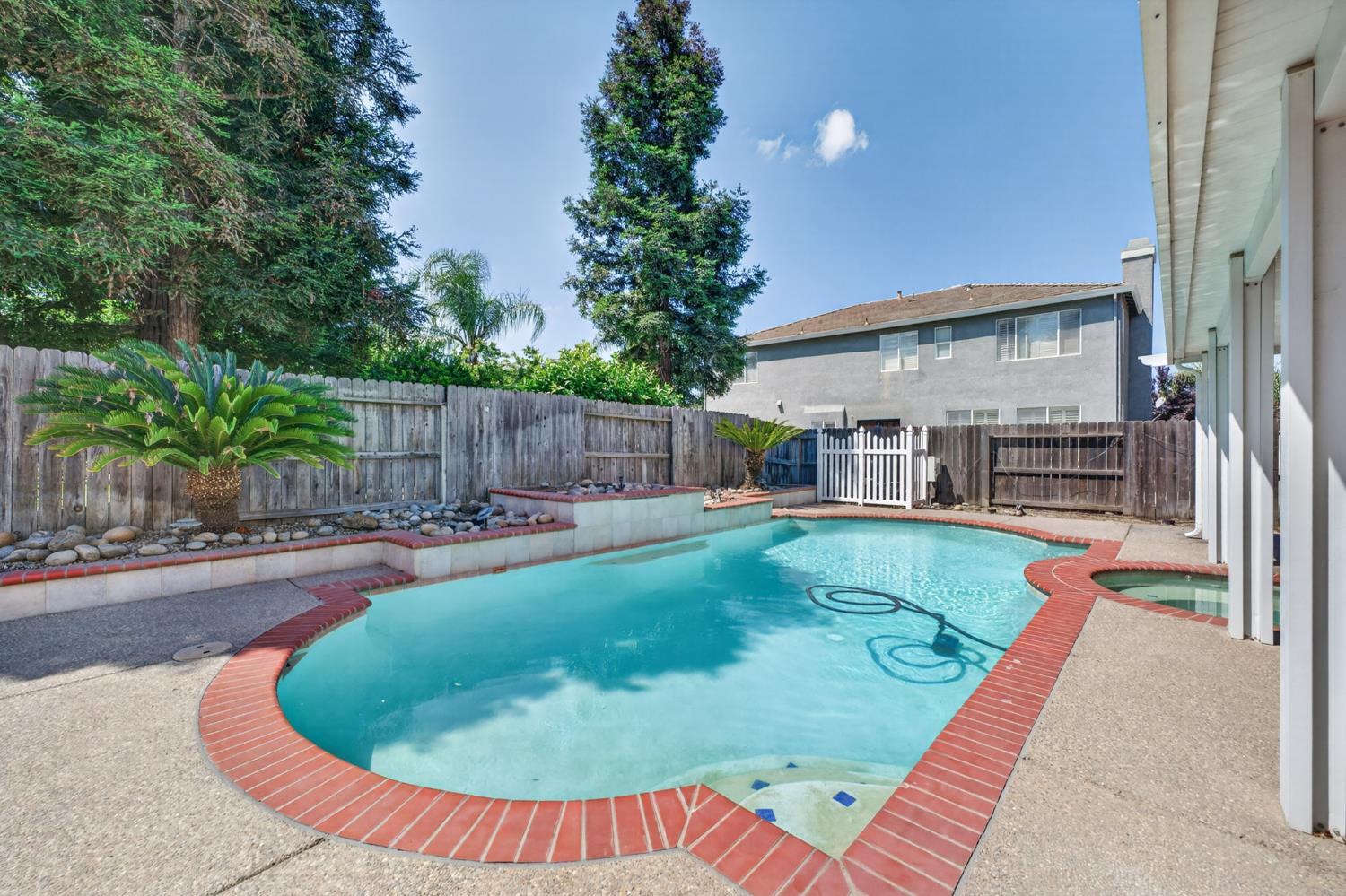 2116 E 2116 Steinbeck Dr Dr, Modesto, CA 95356