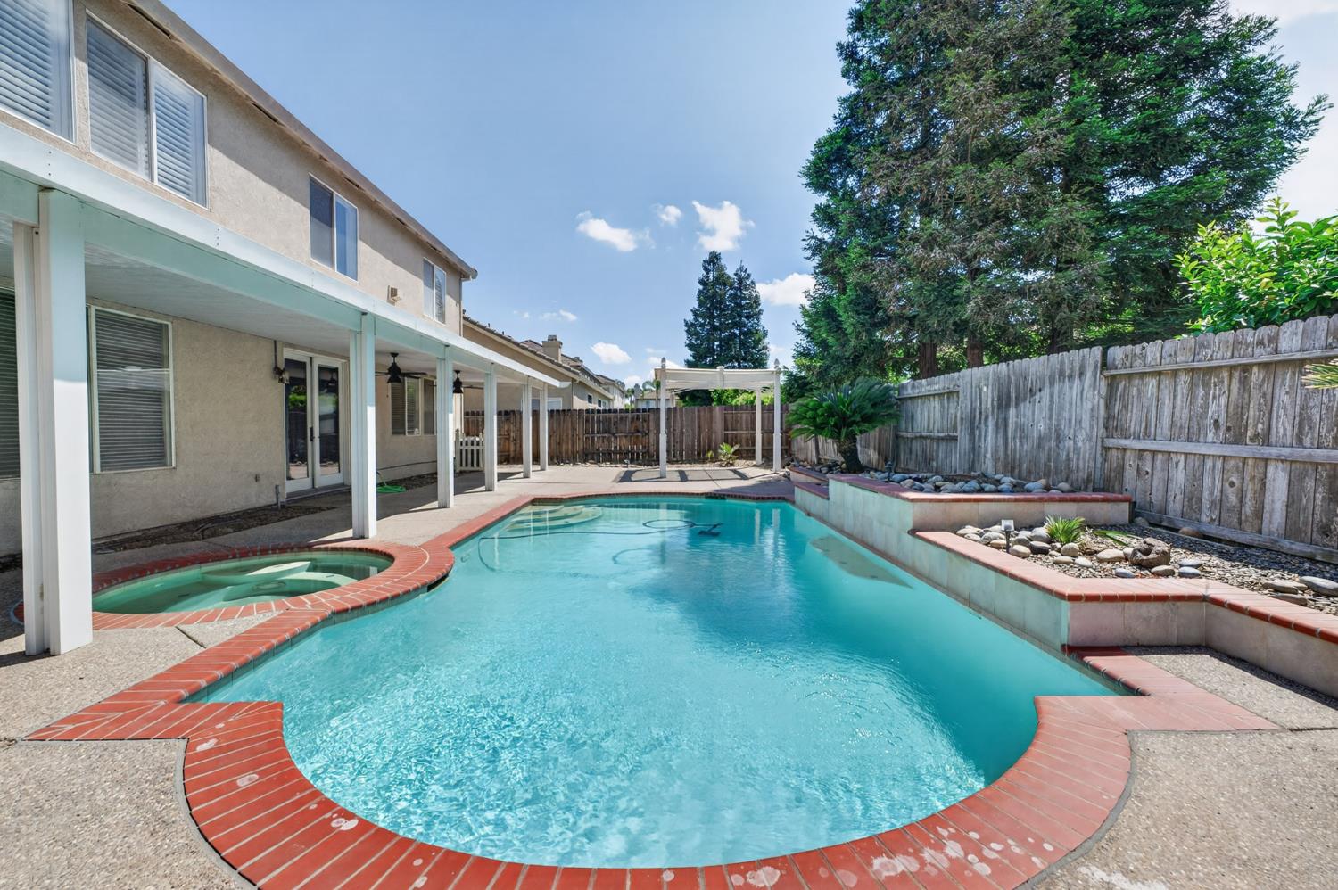 2116 E 2116 Steinbeck Dr Dr, Modesto, CA 95356