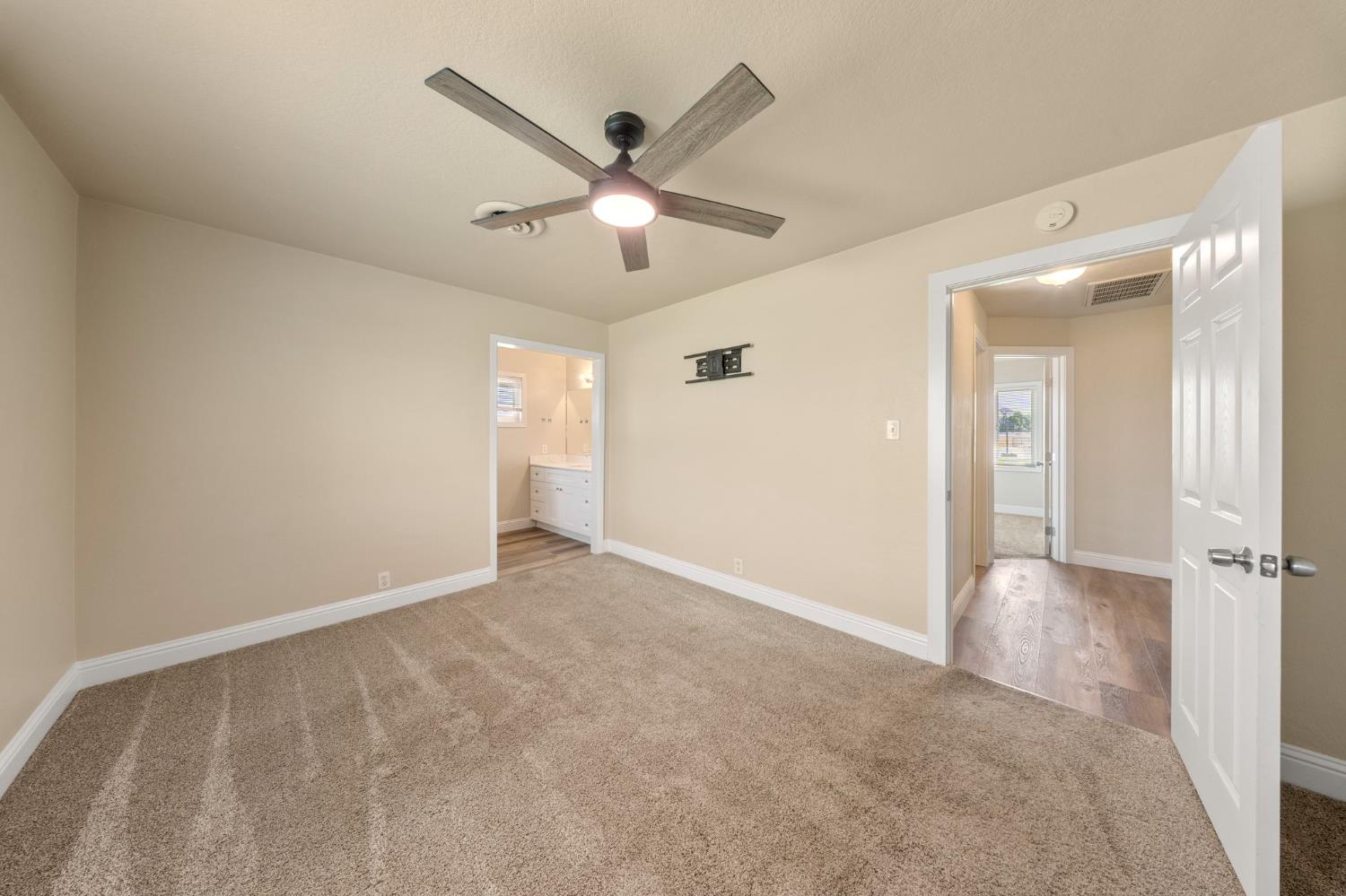 5958 E Lathrop Rd, Manteca, CA 95336