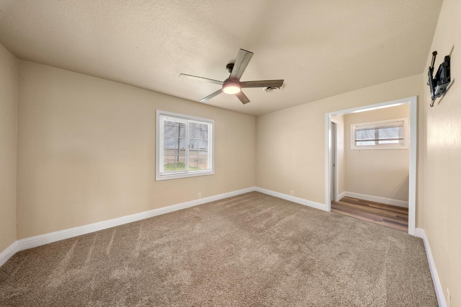 5958 E Lathrop Rd, Manteca, CA 95336