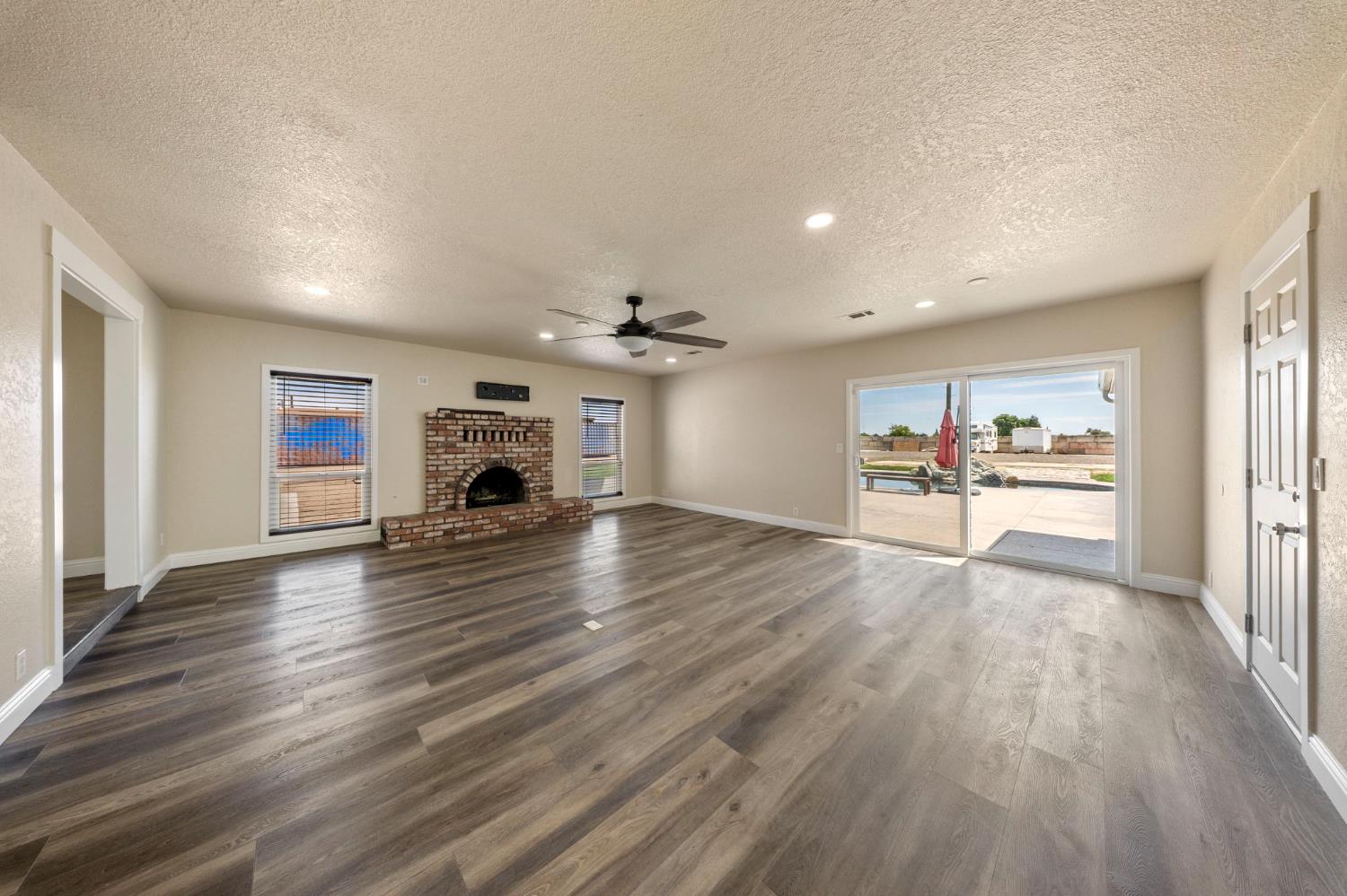 5958 E Lathrop Rd, Manteca, CA 95336