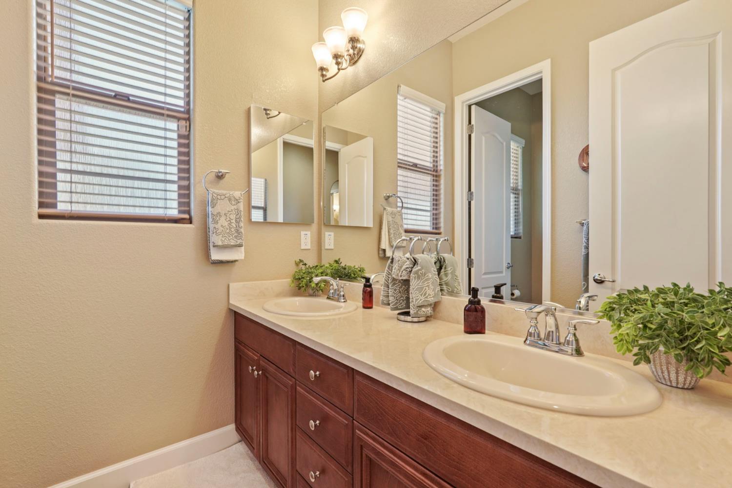 3670 Rapallo Way, Manteca, CA 95337