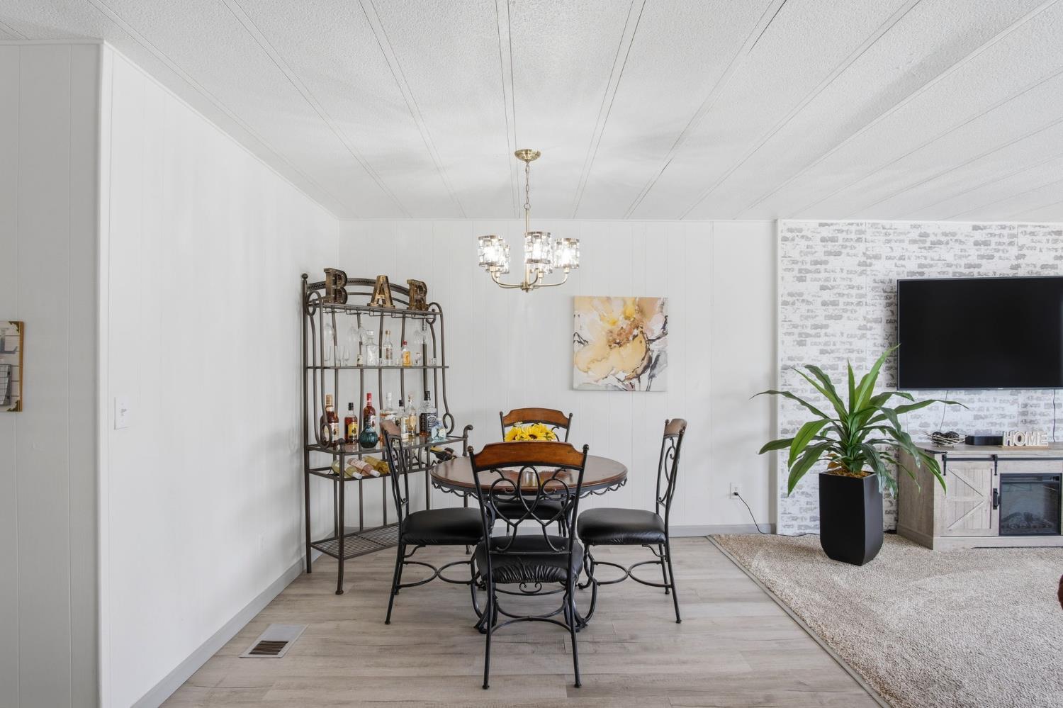 2621 Prescott Rd #261, Modesto, CA 95351