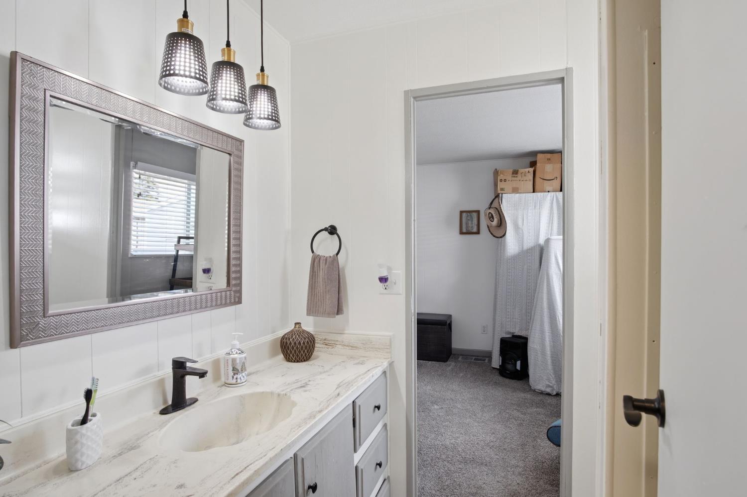 2621 Prescott Rd #261, Modesto, CA 95351