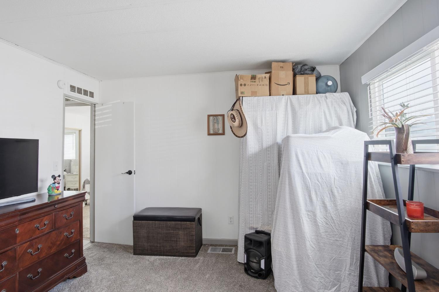 2621 Prescott Rd #261, Modesto, CA 95351