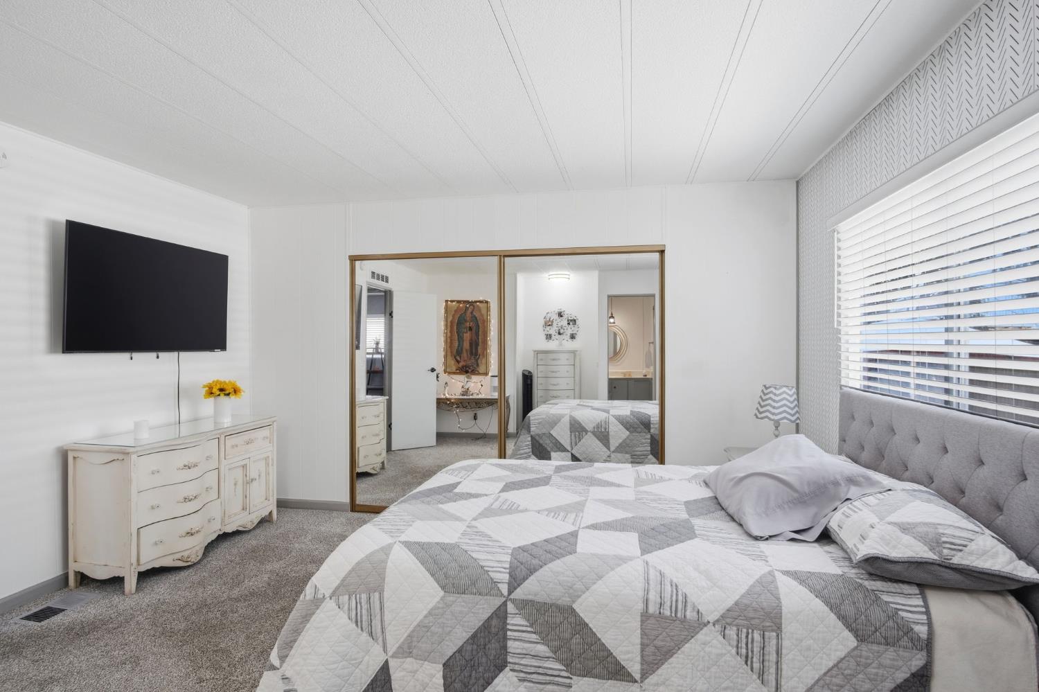 2621 Prescott Rd #261, Modesto, CA 95351