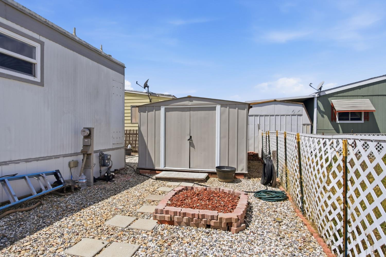 2621 Prescott Rd #261, Modesto, CA 95351