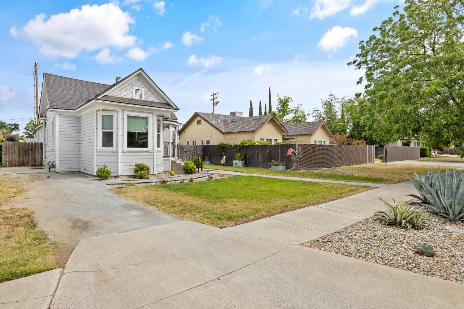 124 W Florinda St, Hanford, CA 93230