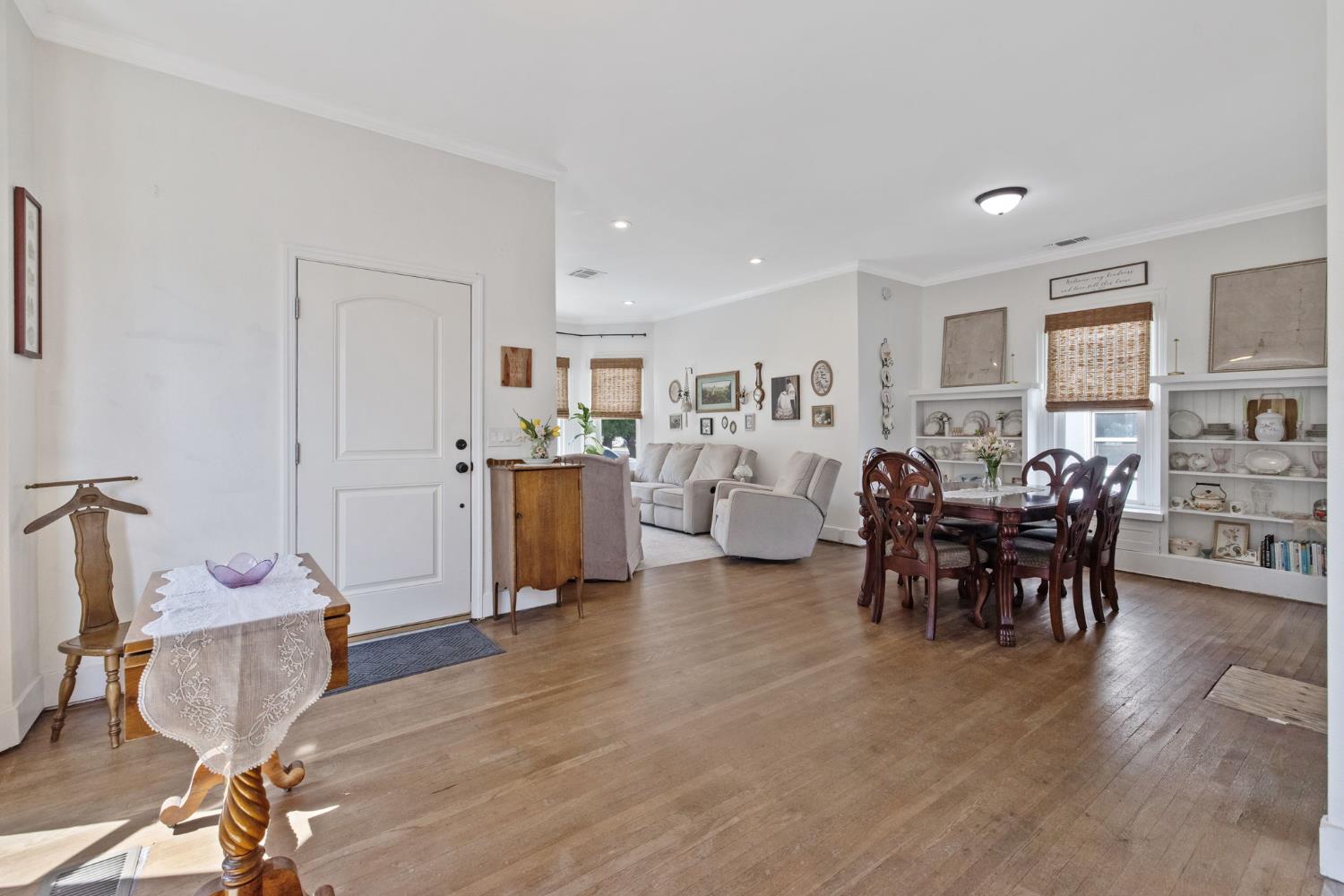 124 W Florinda St, Hanford, CA 93230