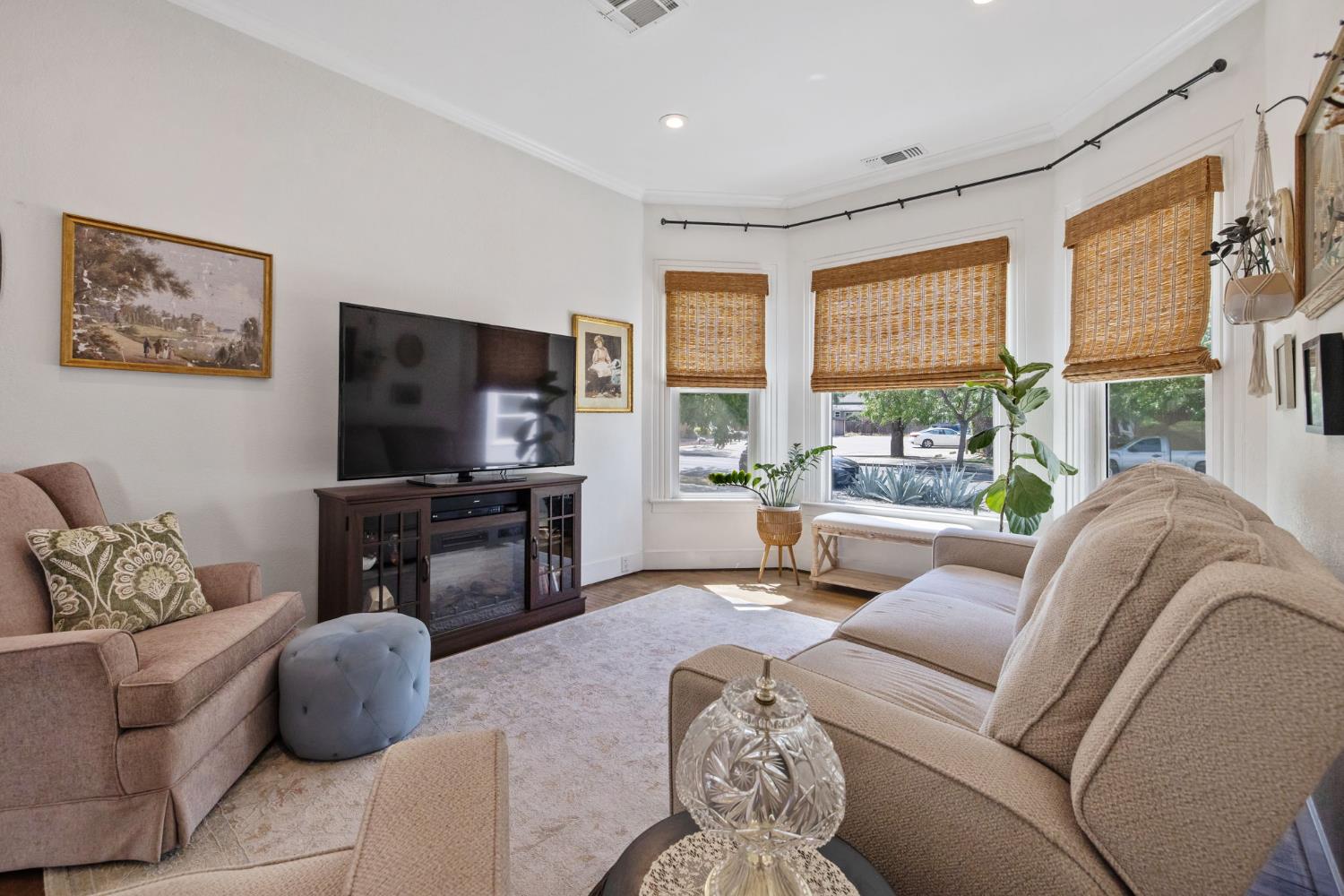 124 W Florinda St, Hanford, CA 93230