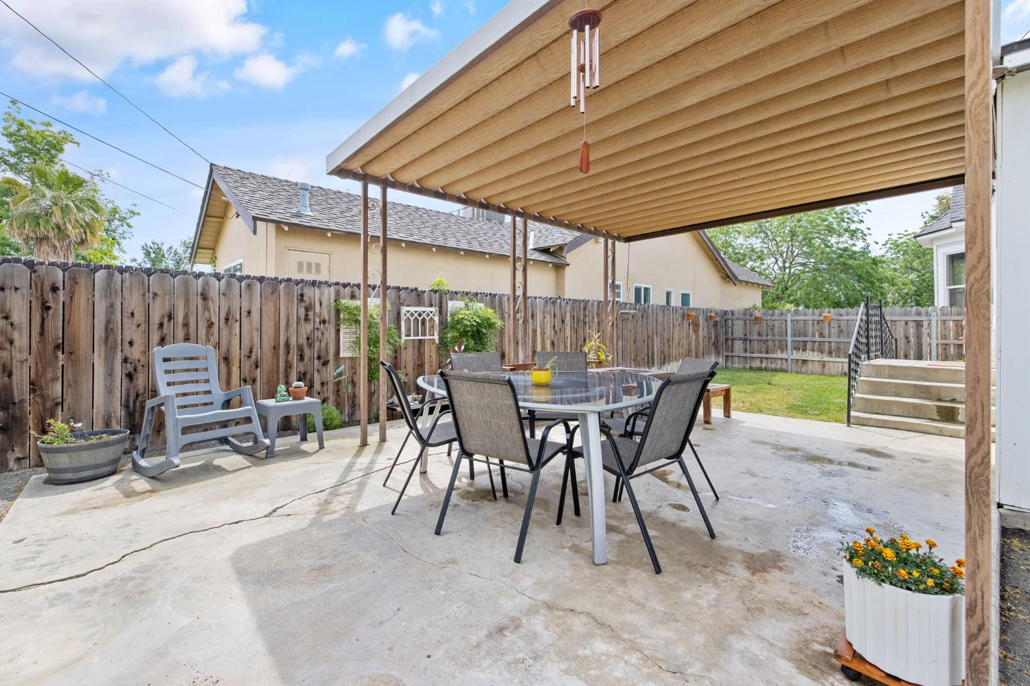 124 W Florinda St, Hanford, CA 93230